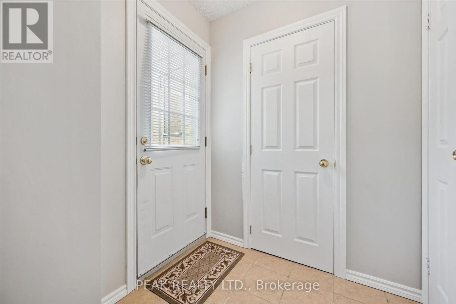 657B ALBERT STREET, Waterloo — photo 7