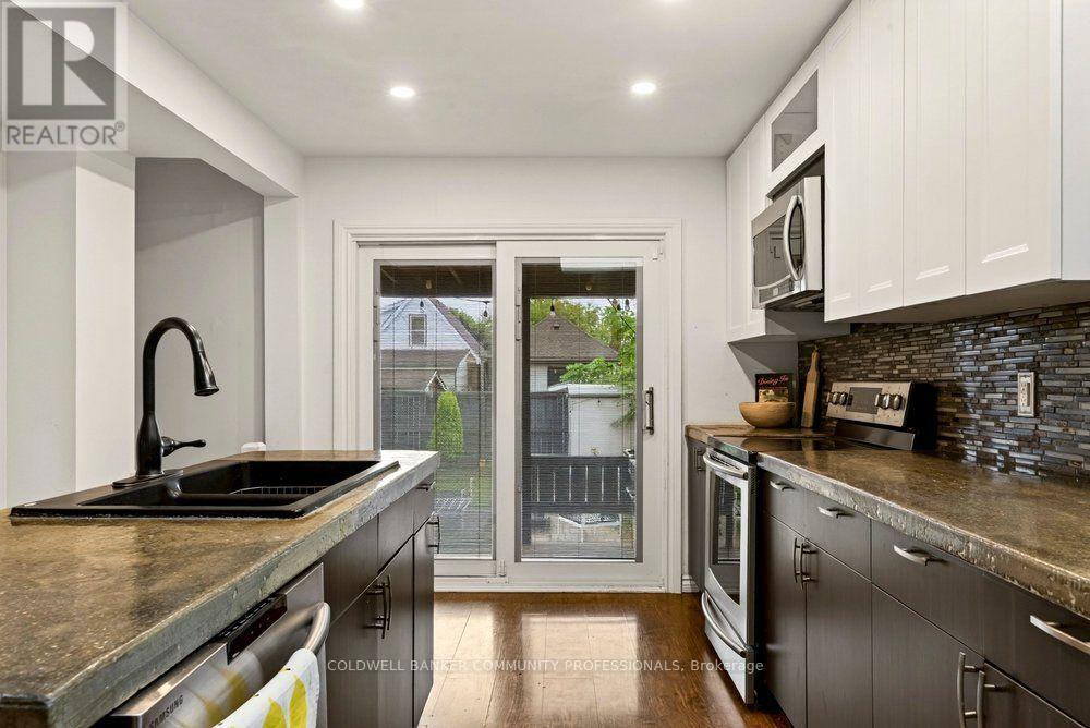 136 WEIR STREET N - 11