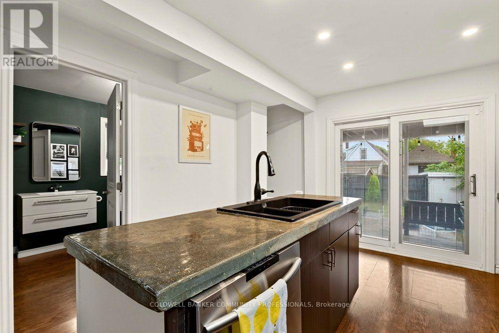 136 WEIR STREET N - 12