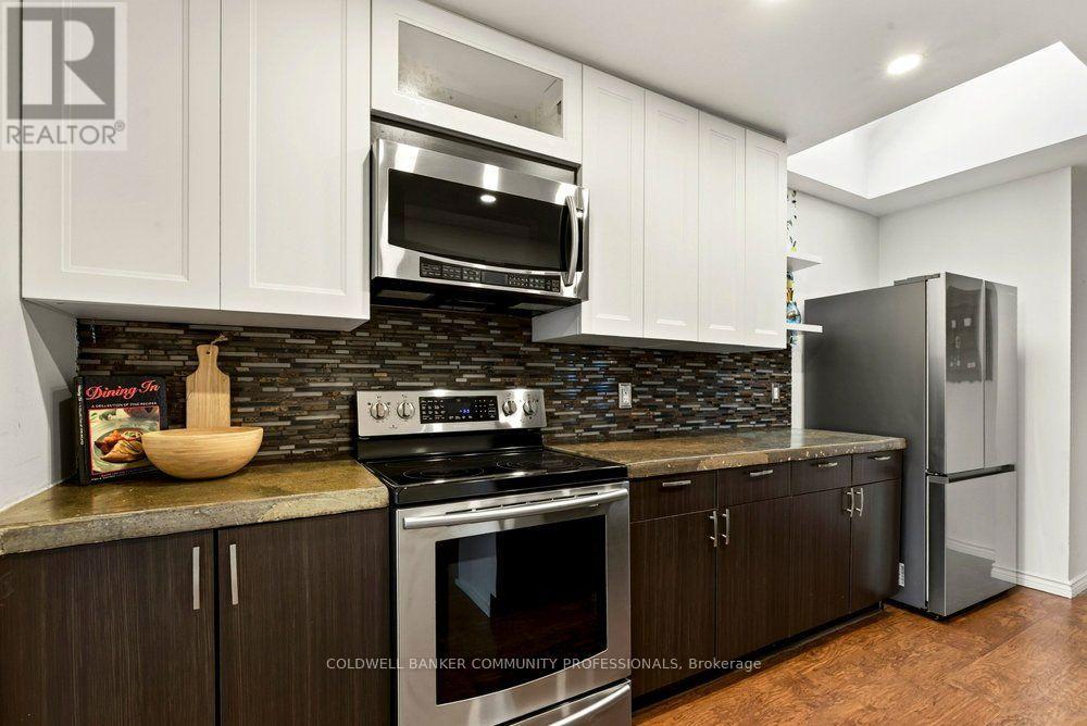 136 WEIR STREET N - 13