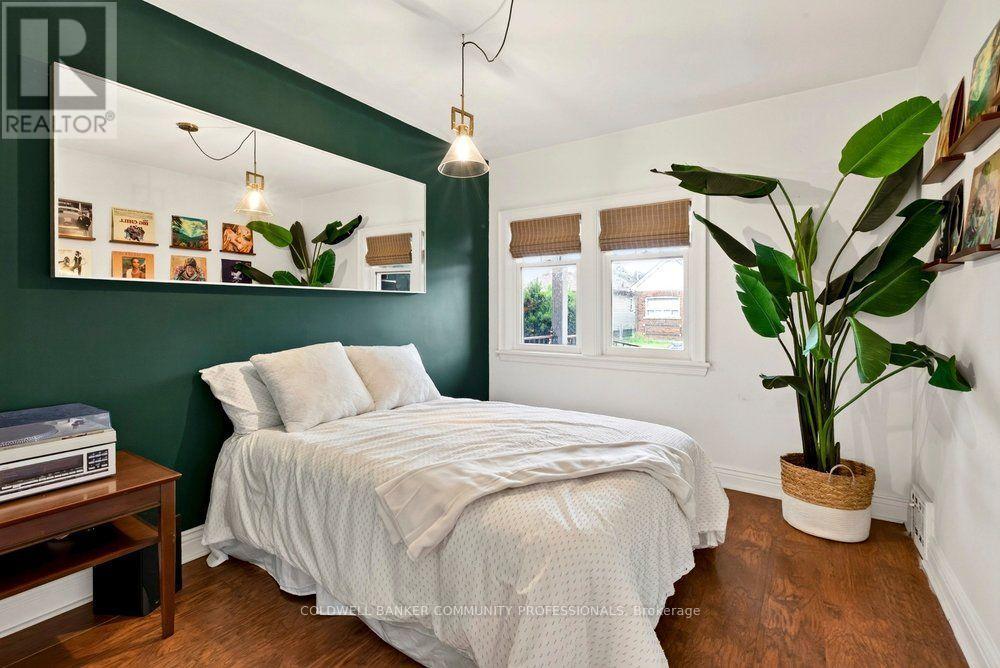136 WEIR STREET N - 16