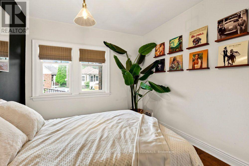 136 WEIR STREET N - 17