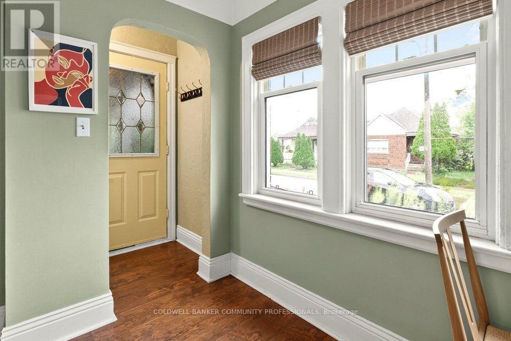 136 WEIR STREET N - 4