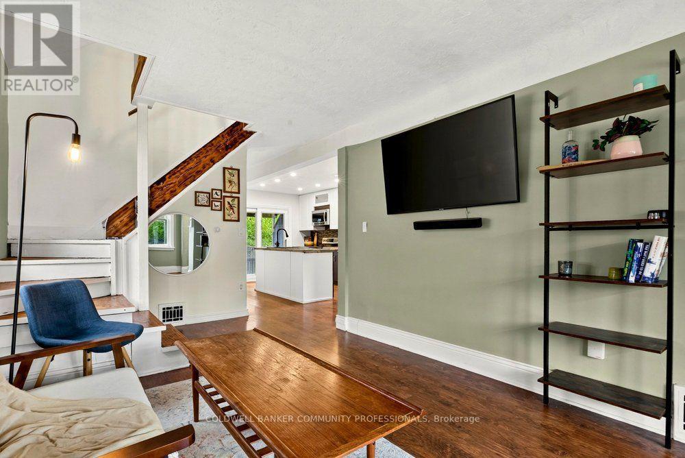 136 WEIR STREET N - 7