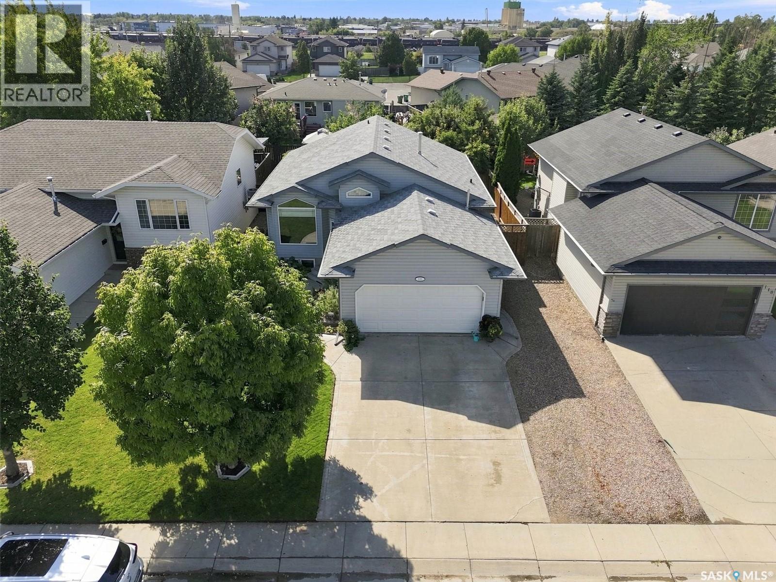 122 Overholt CRESCENT, Saskatoon Saskatchewan — photo 3