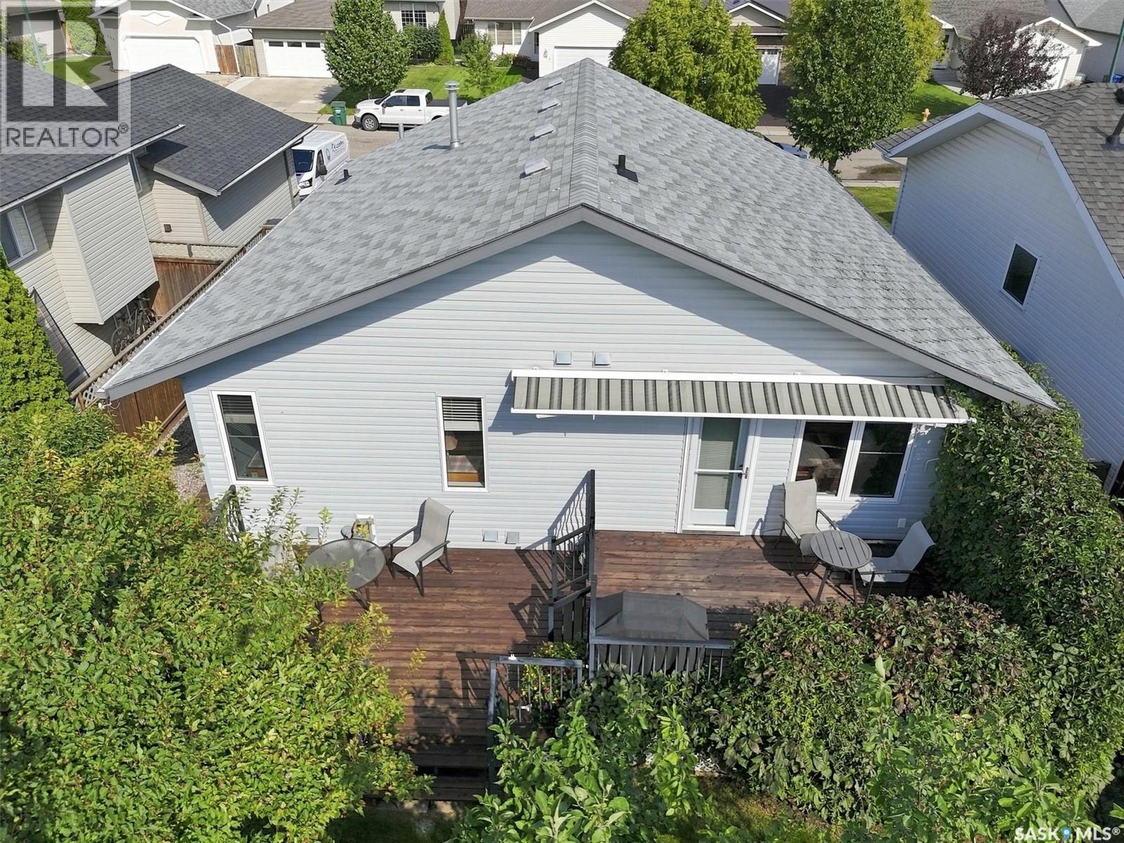 122 Overholt CRESCENT, Saskatoon Saskatchewan — photo 4