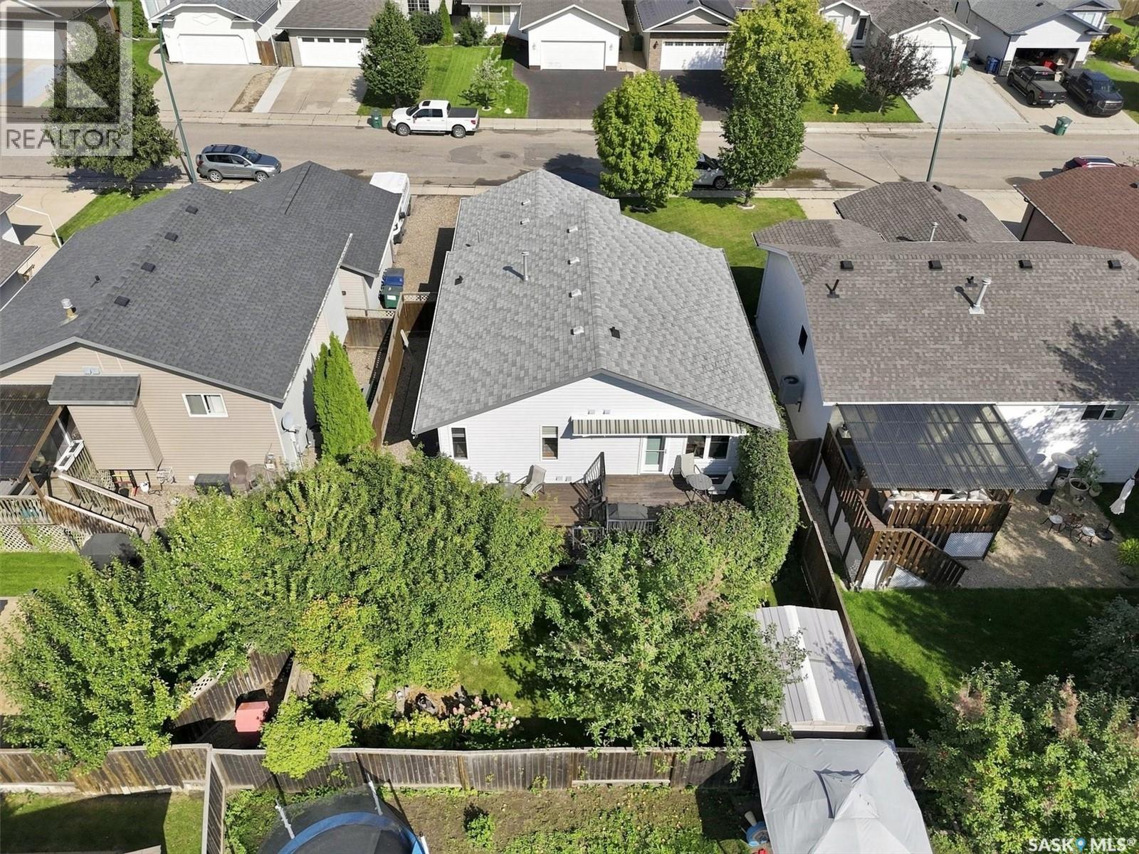 122 Overholt CRESCENT, Saskatoon Saskatchewan — photo 5