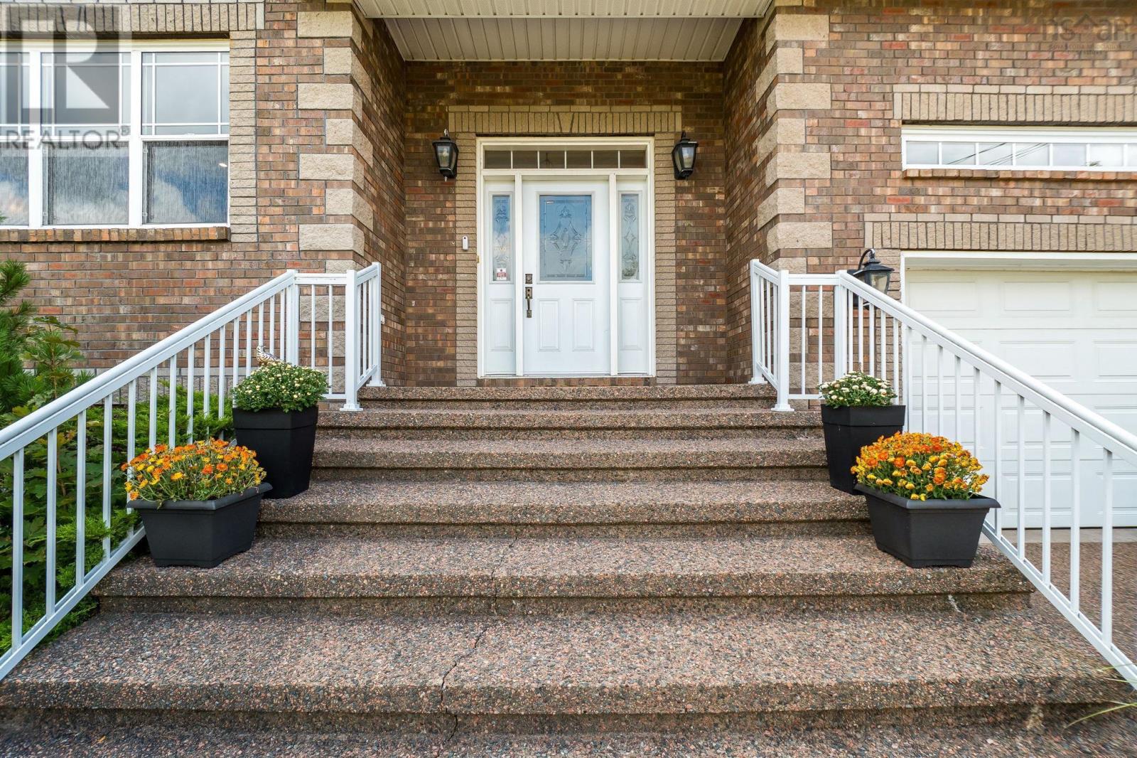 382 Southgate Drive, Bedford — photo 2