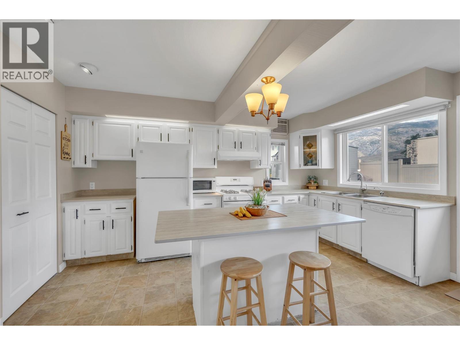 6764 Lakeside Drive, Oliver