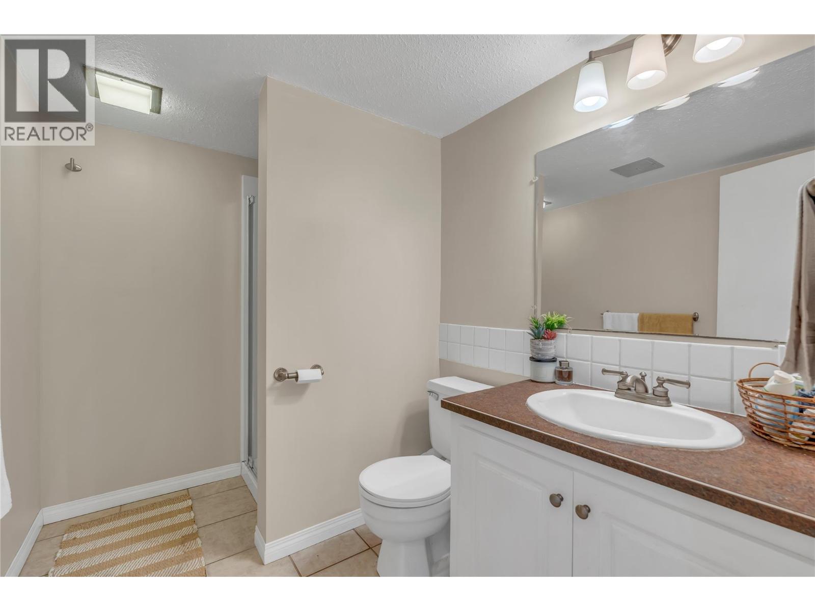 6764 Lakeside Drive, Oliver