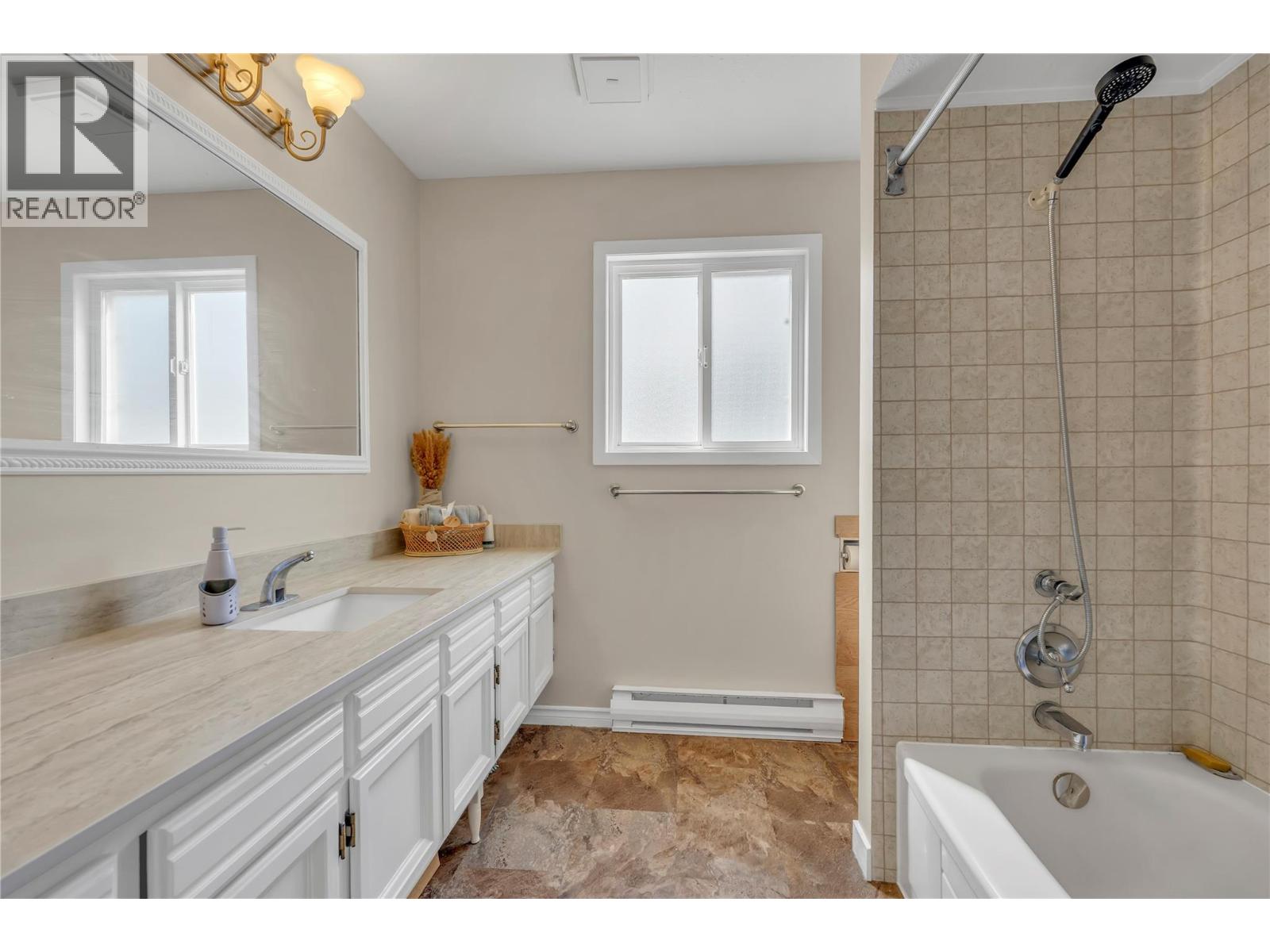 6764 Lakeside Drive, Oliver