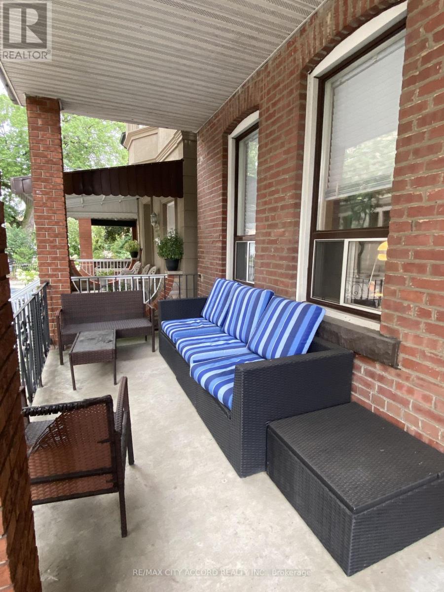 MAIN FLOOR - 282 GLADSTONE AVENUE, Toronto (Little Portugal) — photo 2