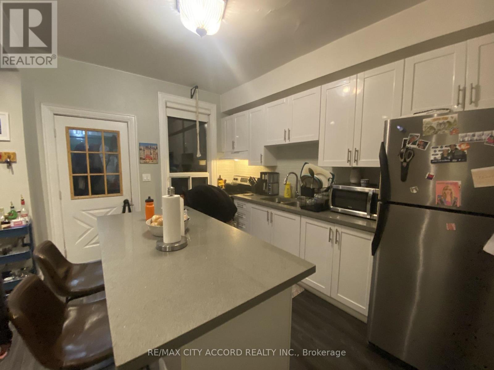 MAIN FLOOR - 282 GLADSTONE AVENUE, Toronto (Little Portugal) — photo 3