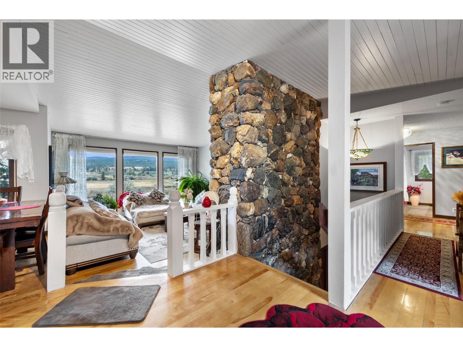3892 Shuswap Road E - Image 10