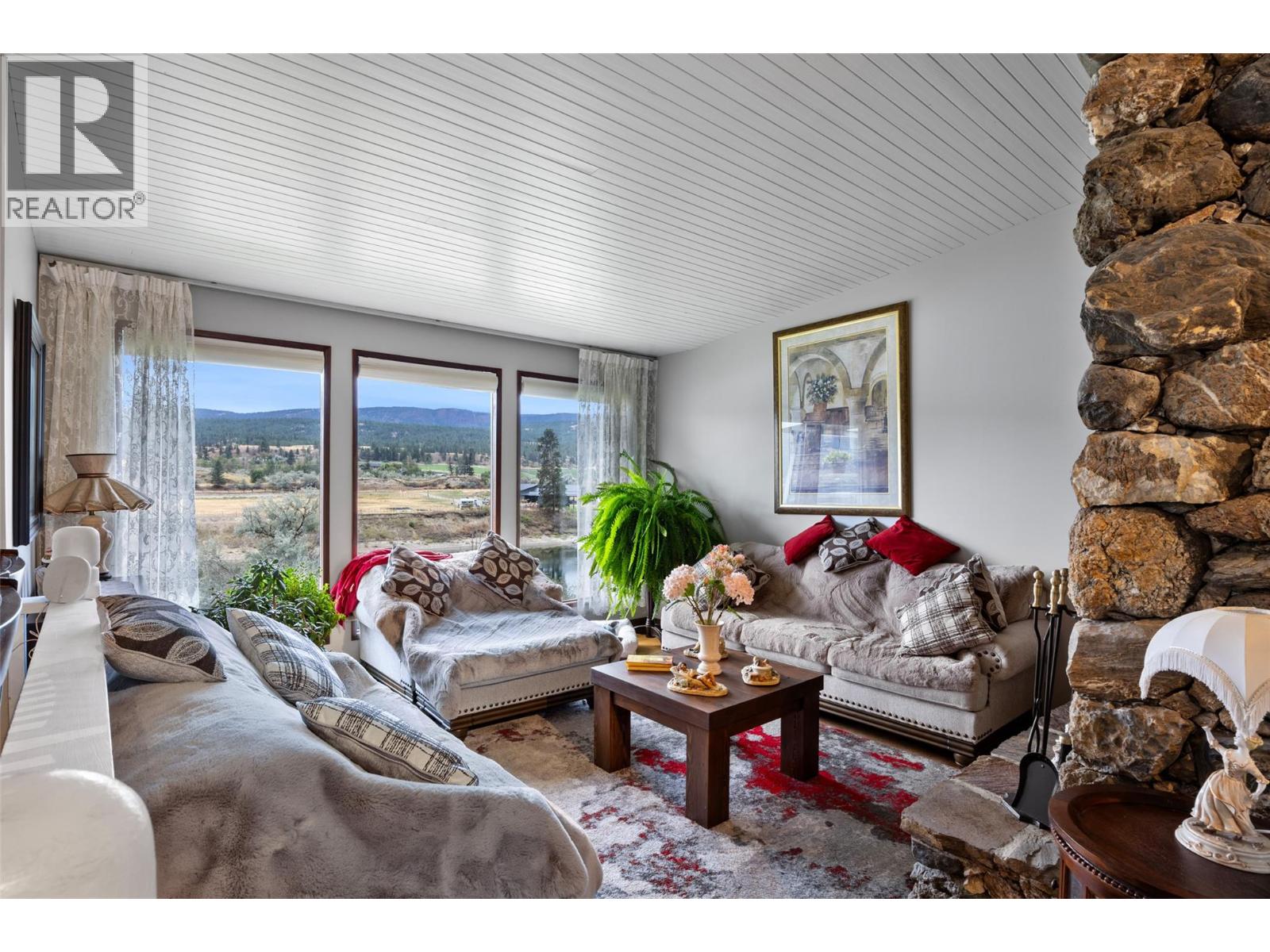 3892 Shuswap Road E - Image 11