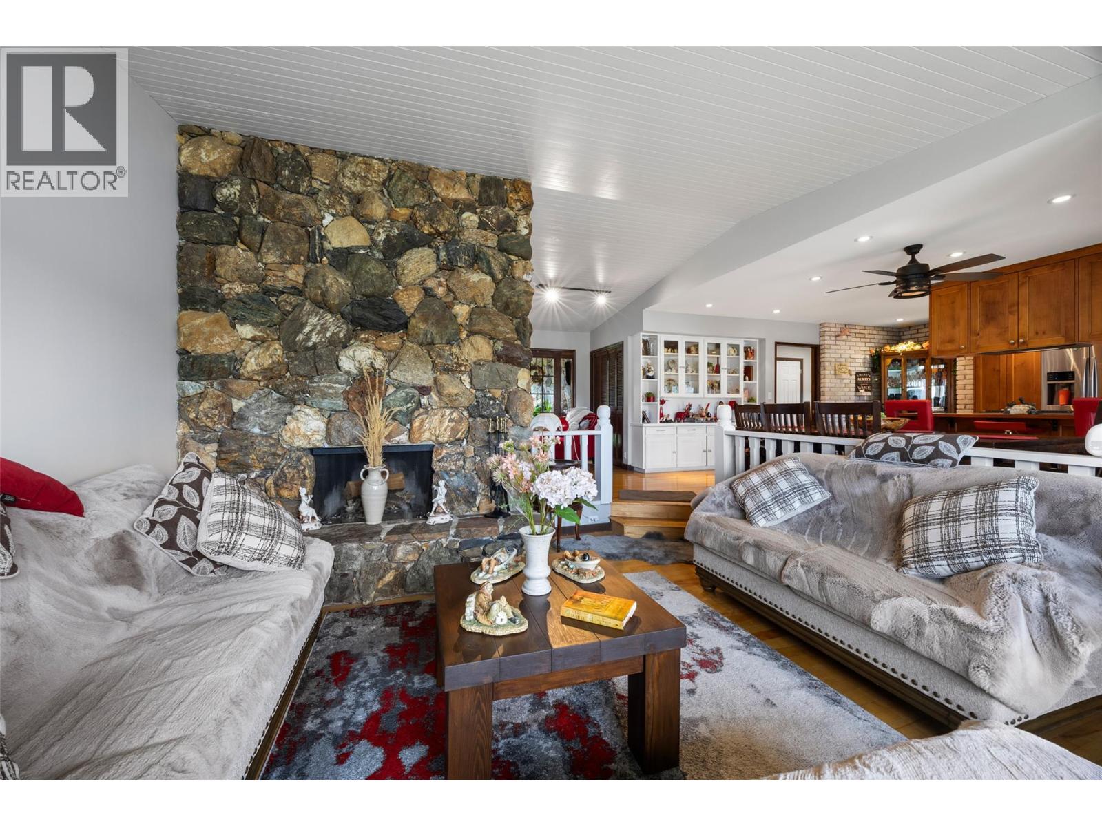 3892 Shuswap Road E - 13