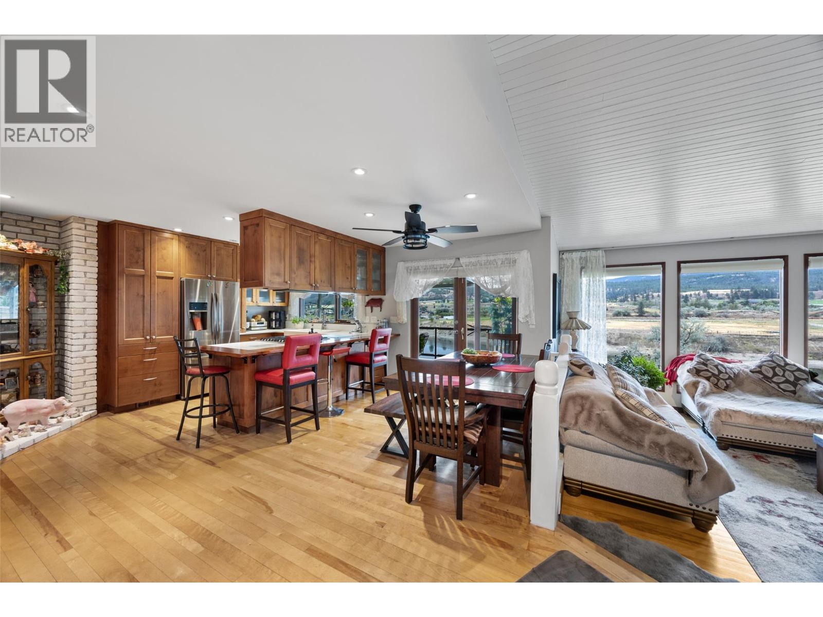 3892 Shuswap Road E - 15
