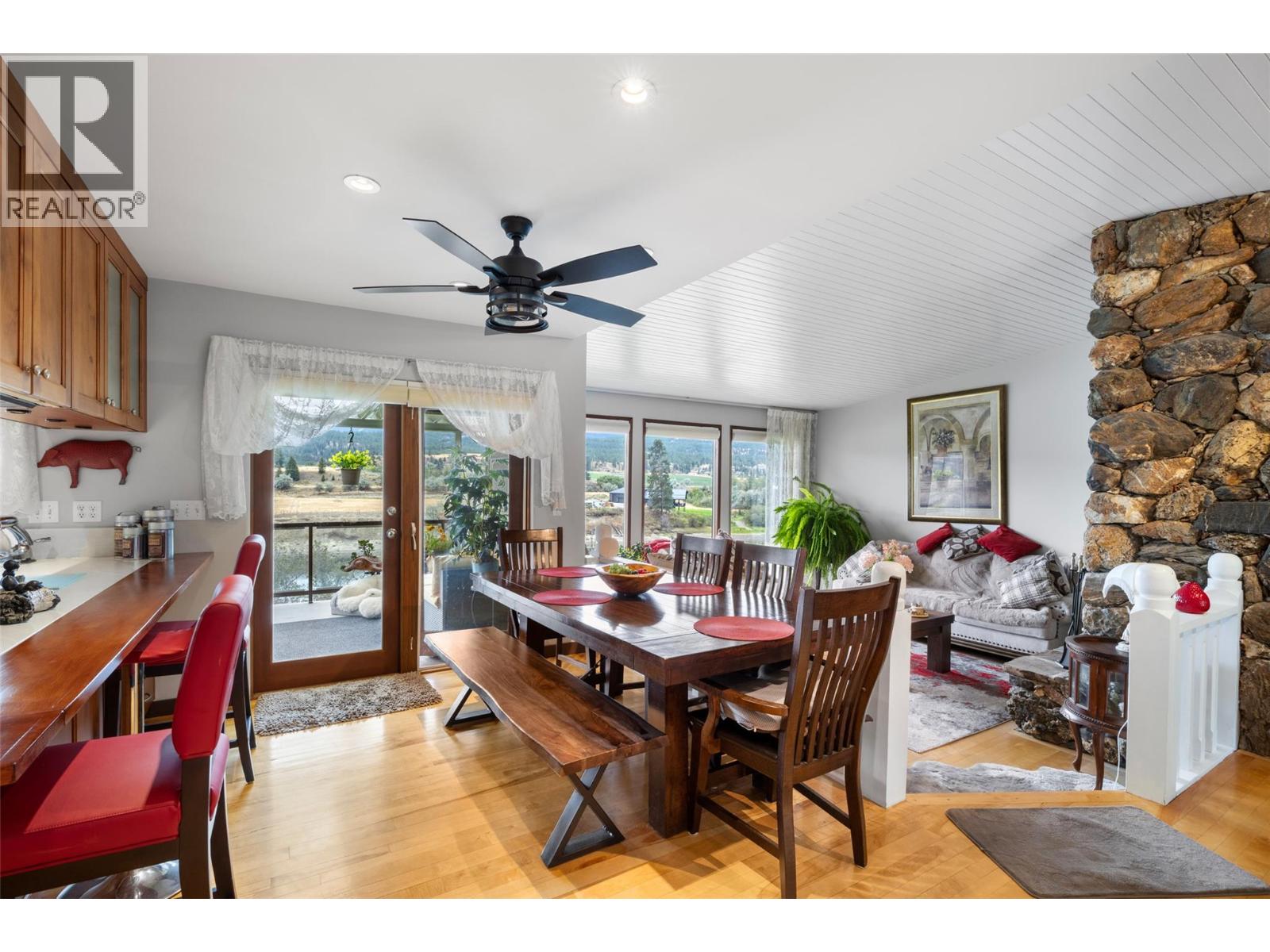 3892 Shuswap Road E - 16