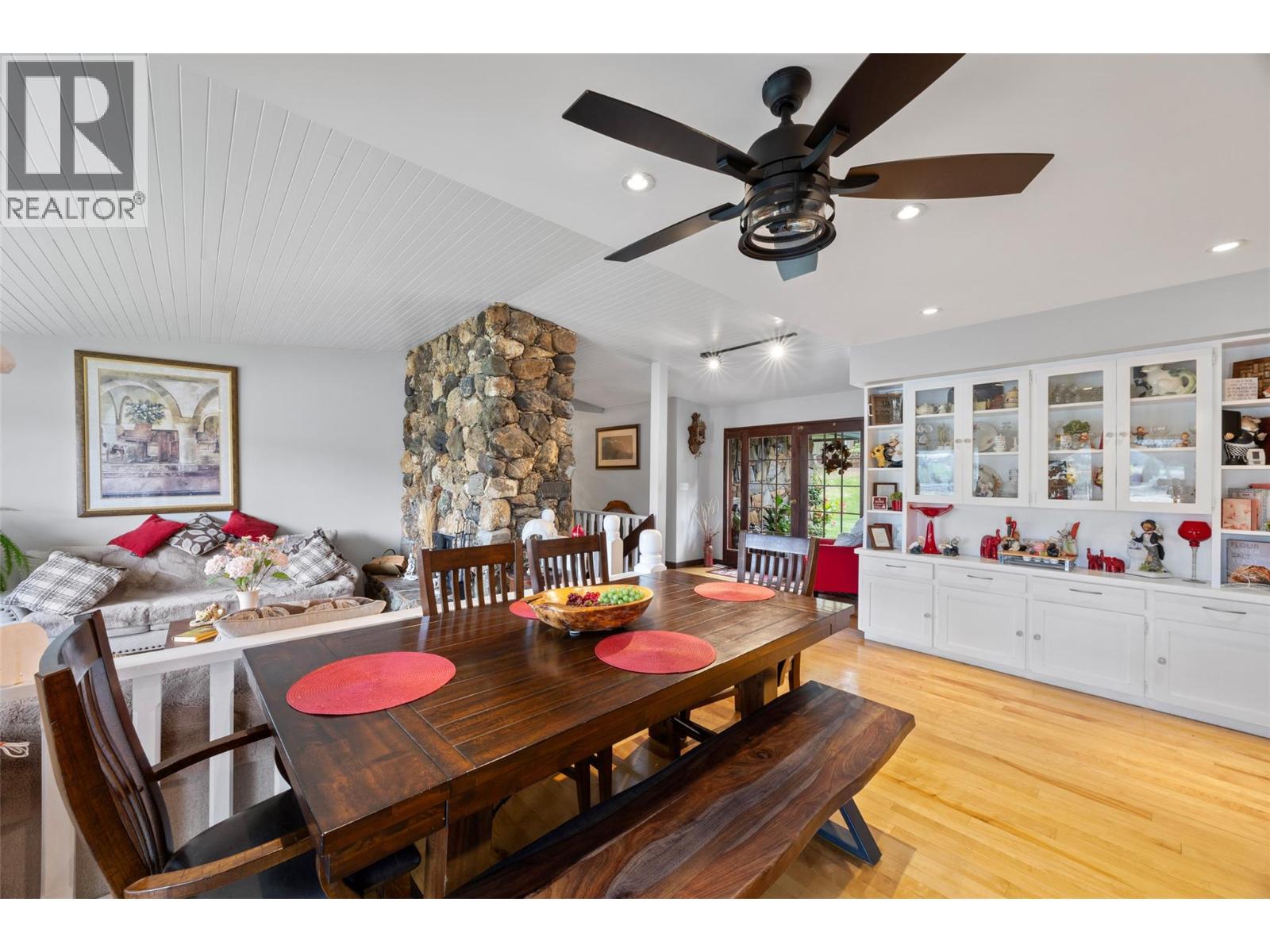 3892 Shuswap Road E - Image 19