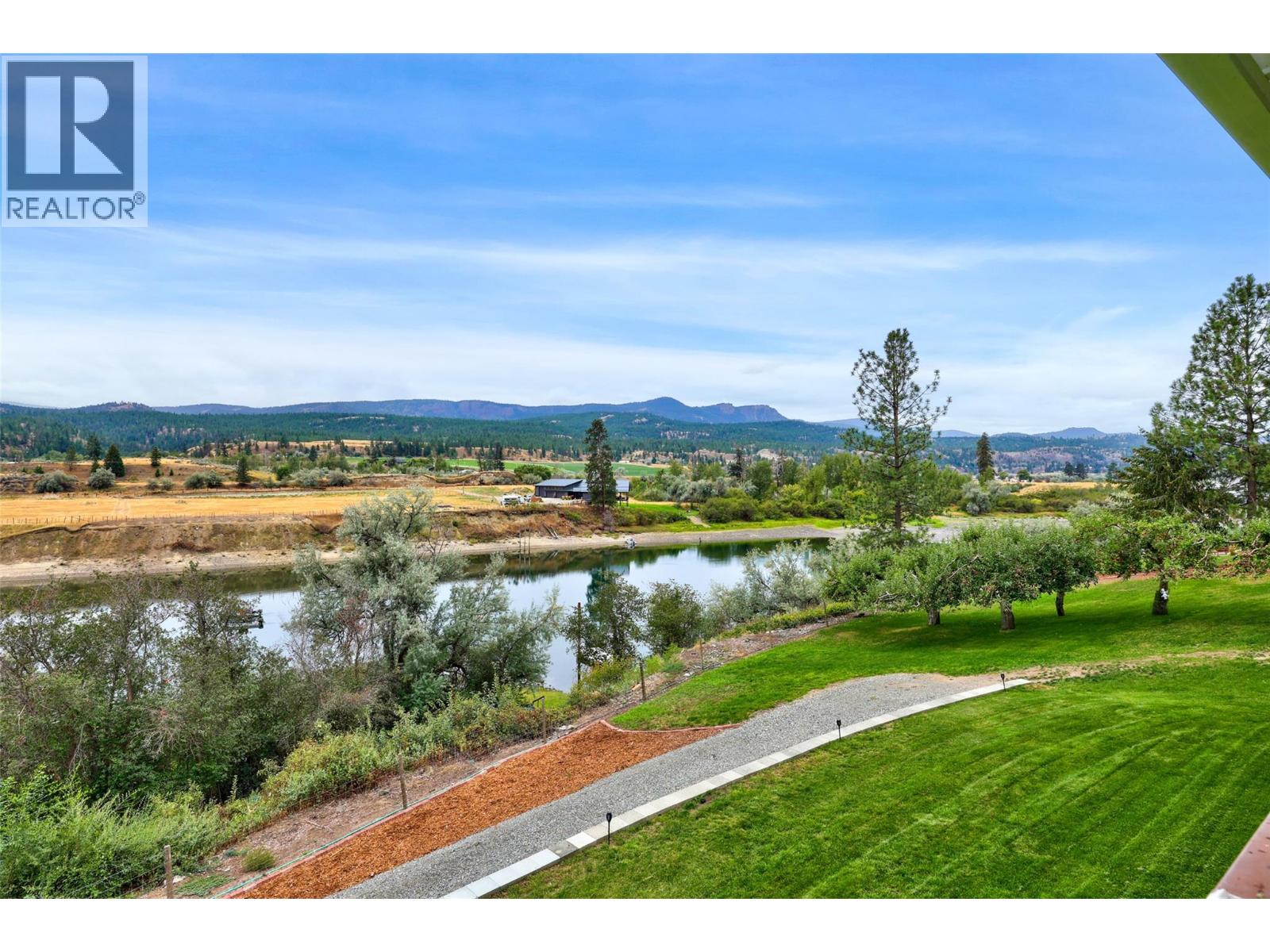 3892 Shuswap Road E - 25