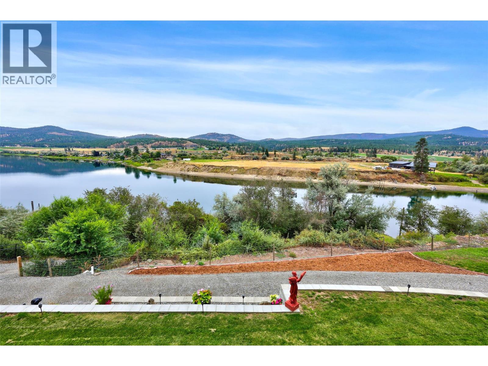 3892 Shuswap Road E - 27