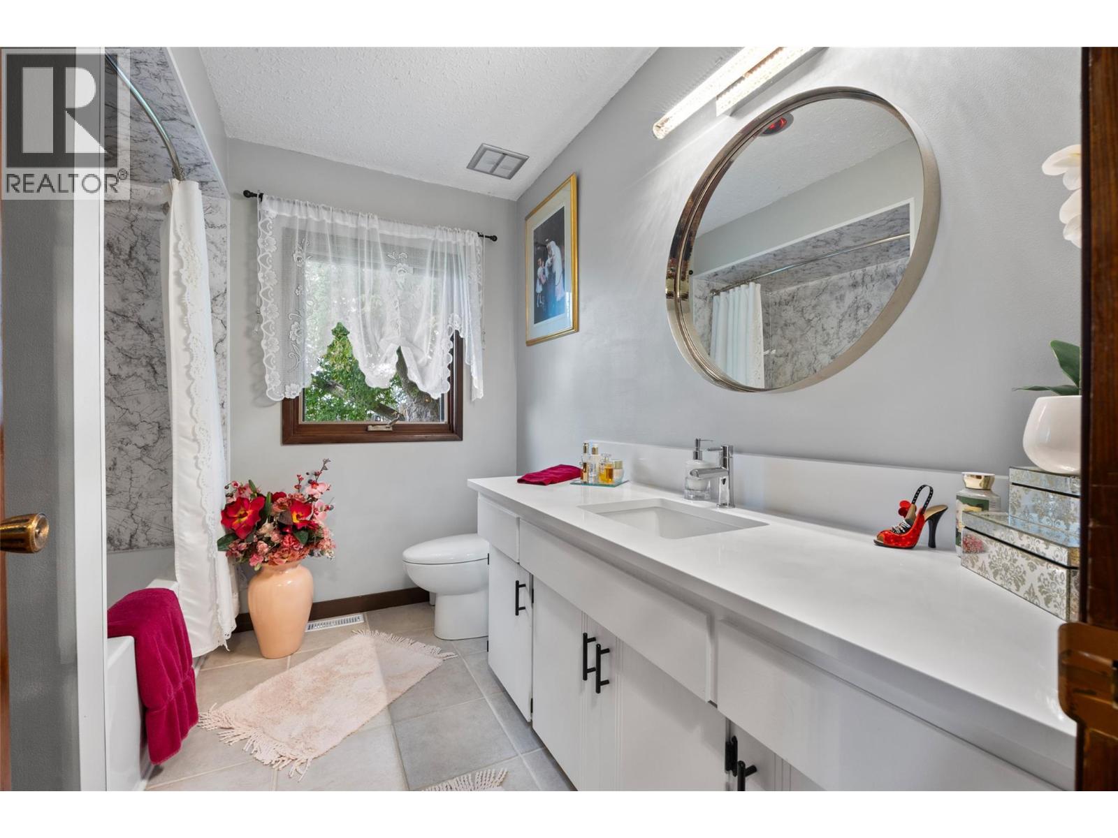 3892 Shuswap Road E - 30