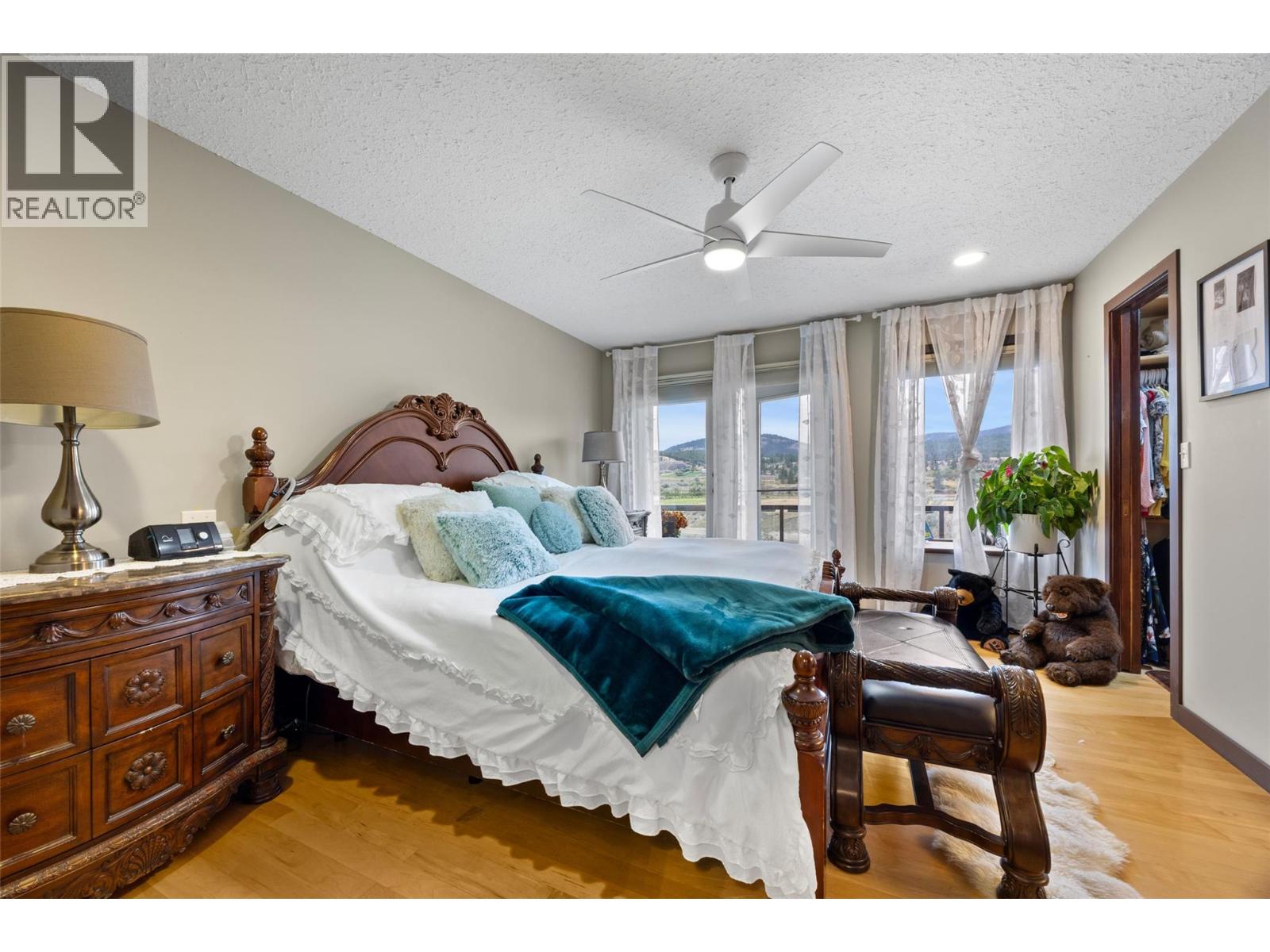 3892 Shuswap Road E - 32