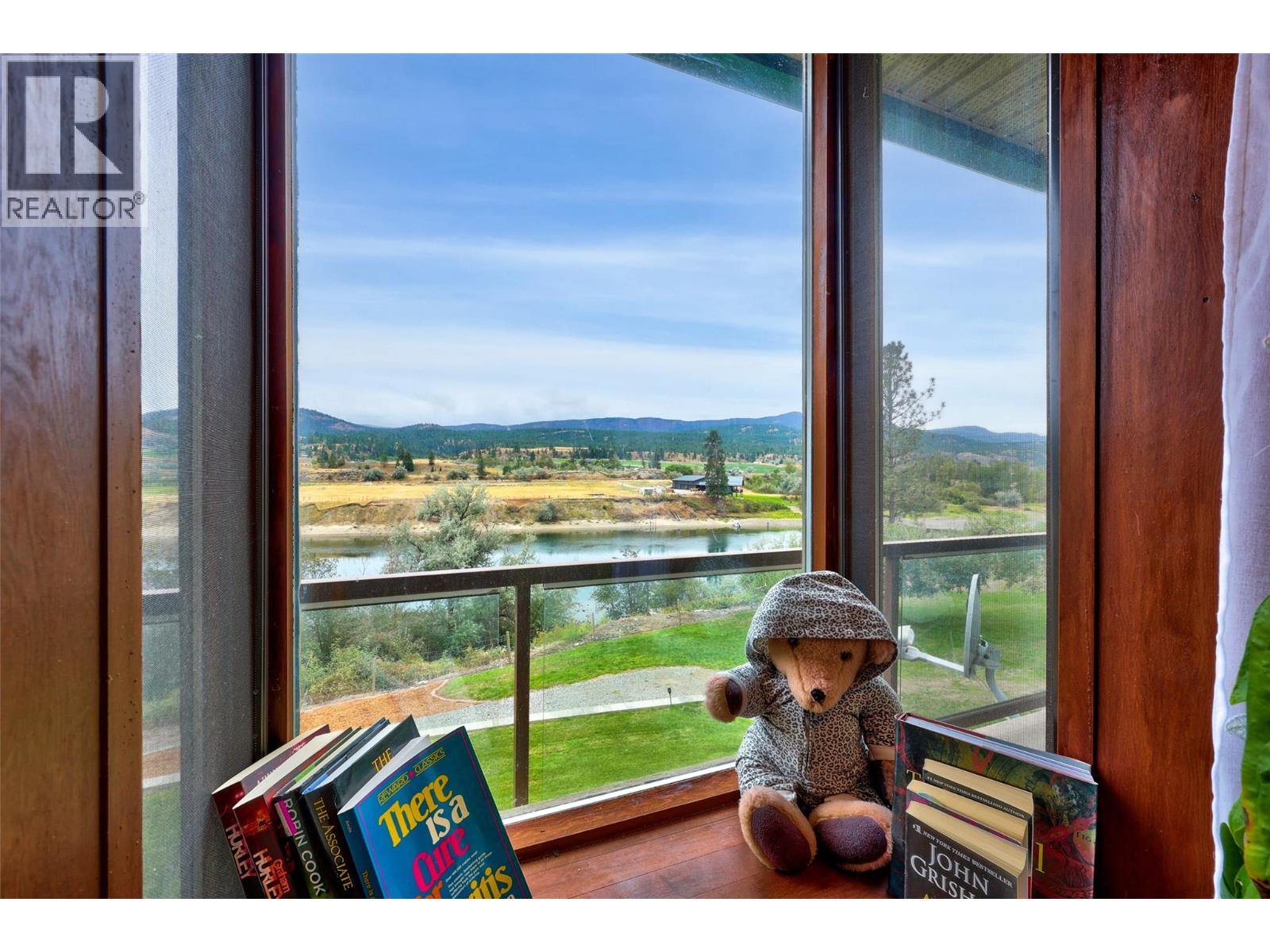 3892 Shuswap Road E - 37