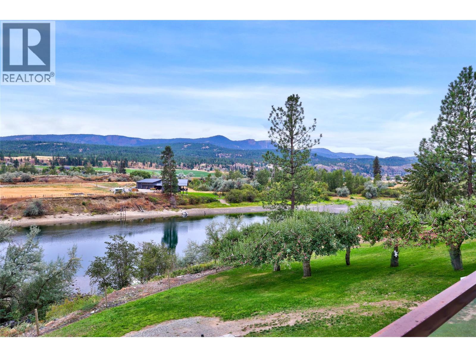 3892 Shuswap Road E - 41