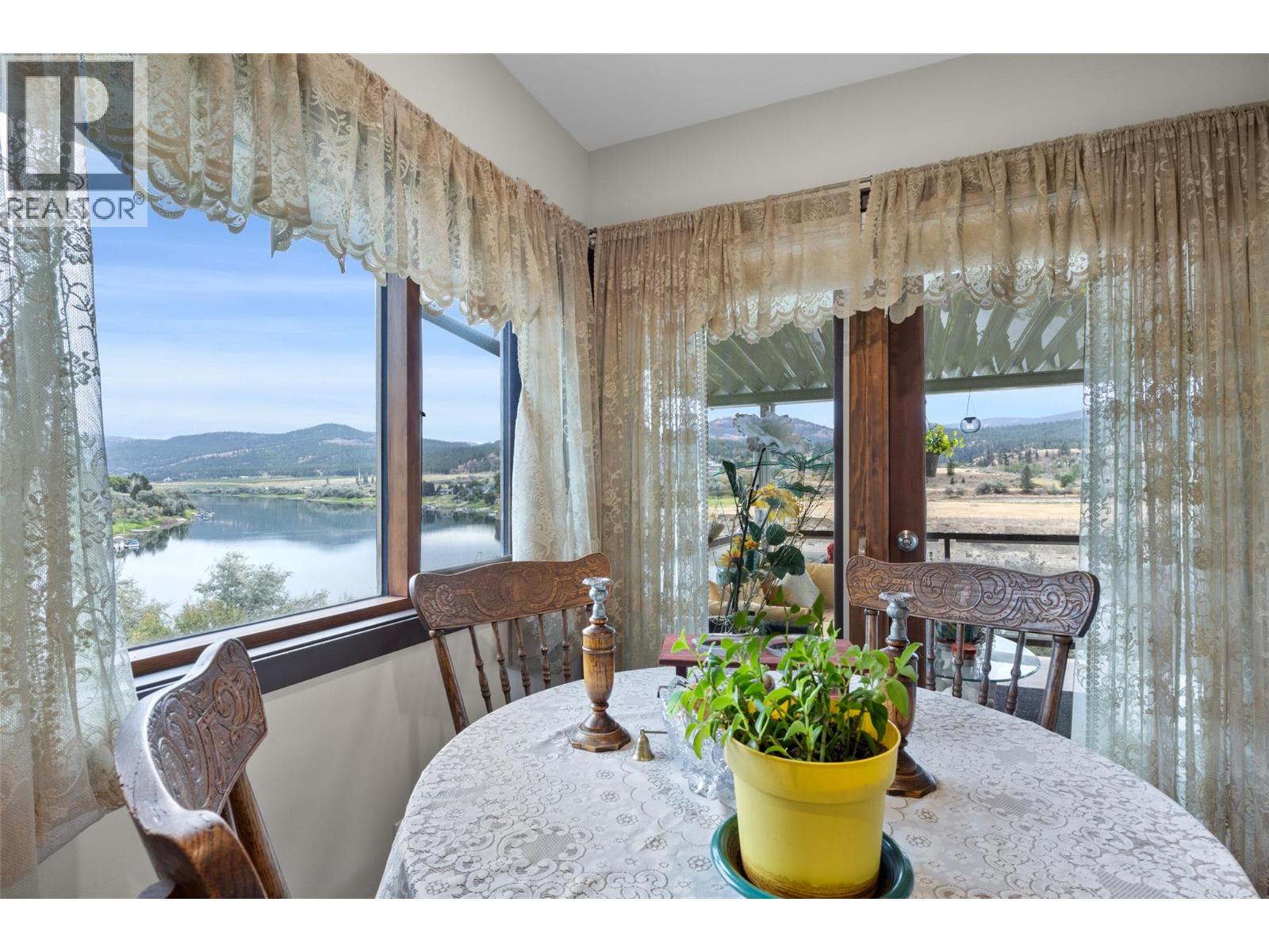 3892 Shuswap Road E - 46