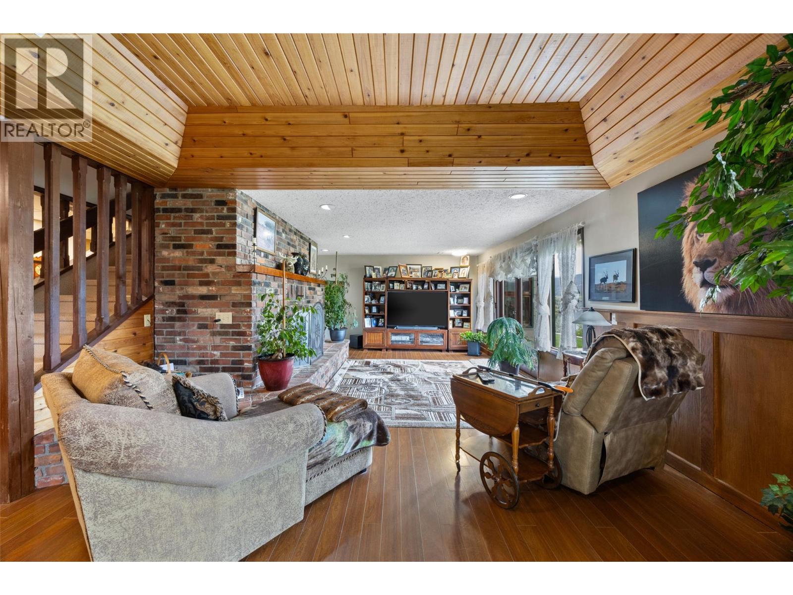 3892 Shuswap Road E - 51