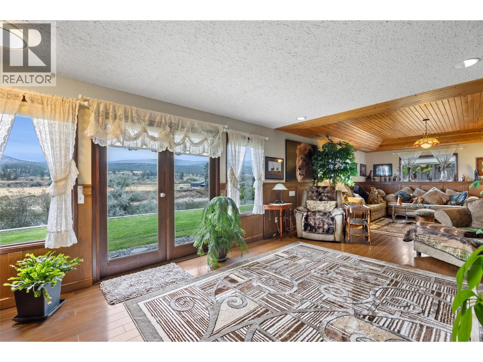 3892 Shuswap Road E - Image 52