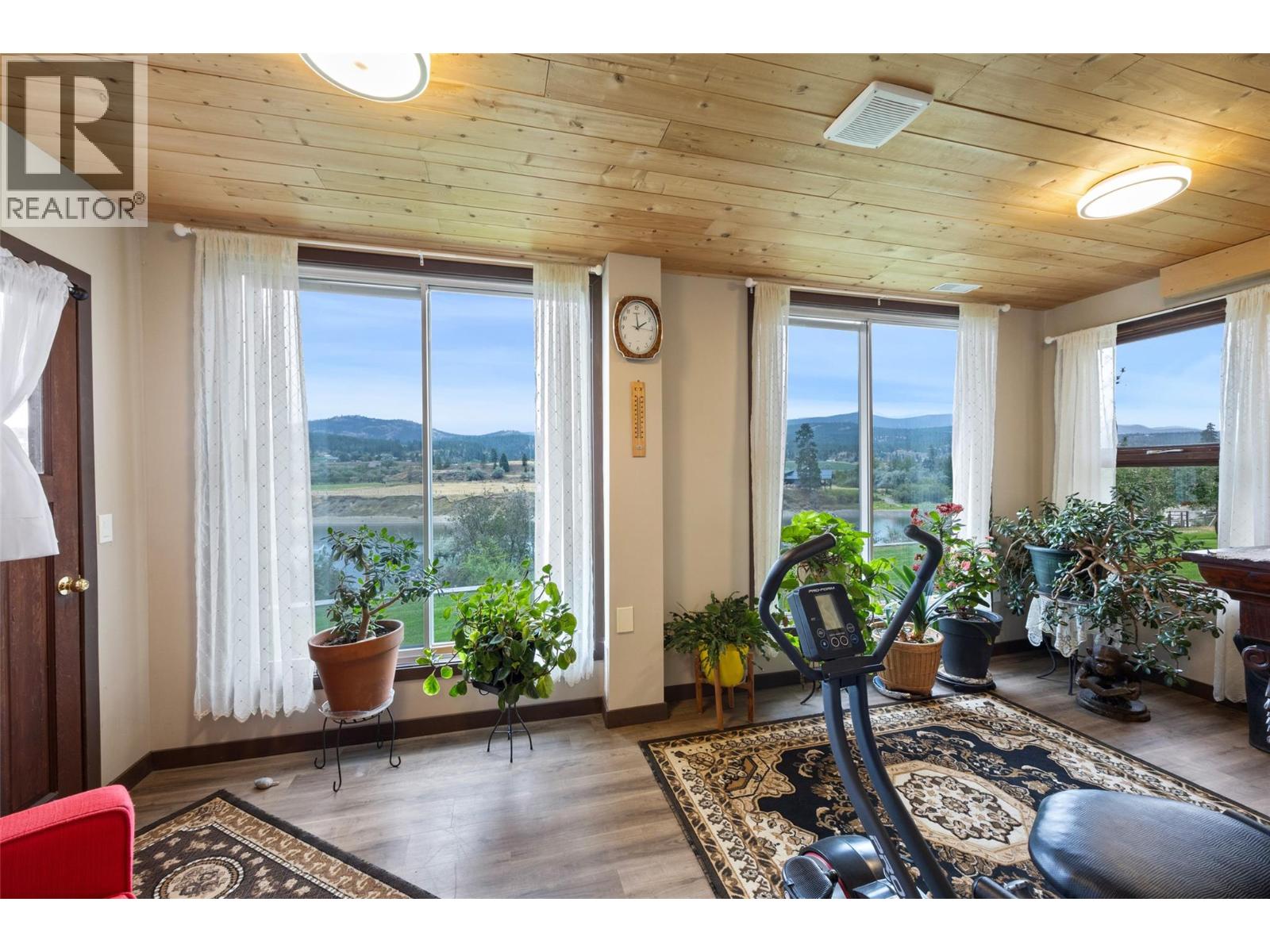 3892 Shuswap Road E - 58