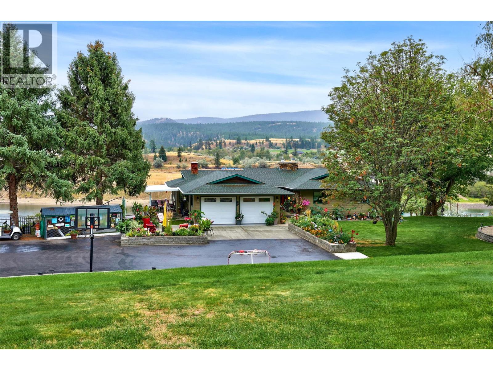 3892 Shuswap Road E - 75