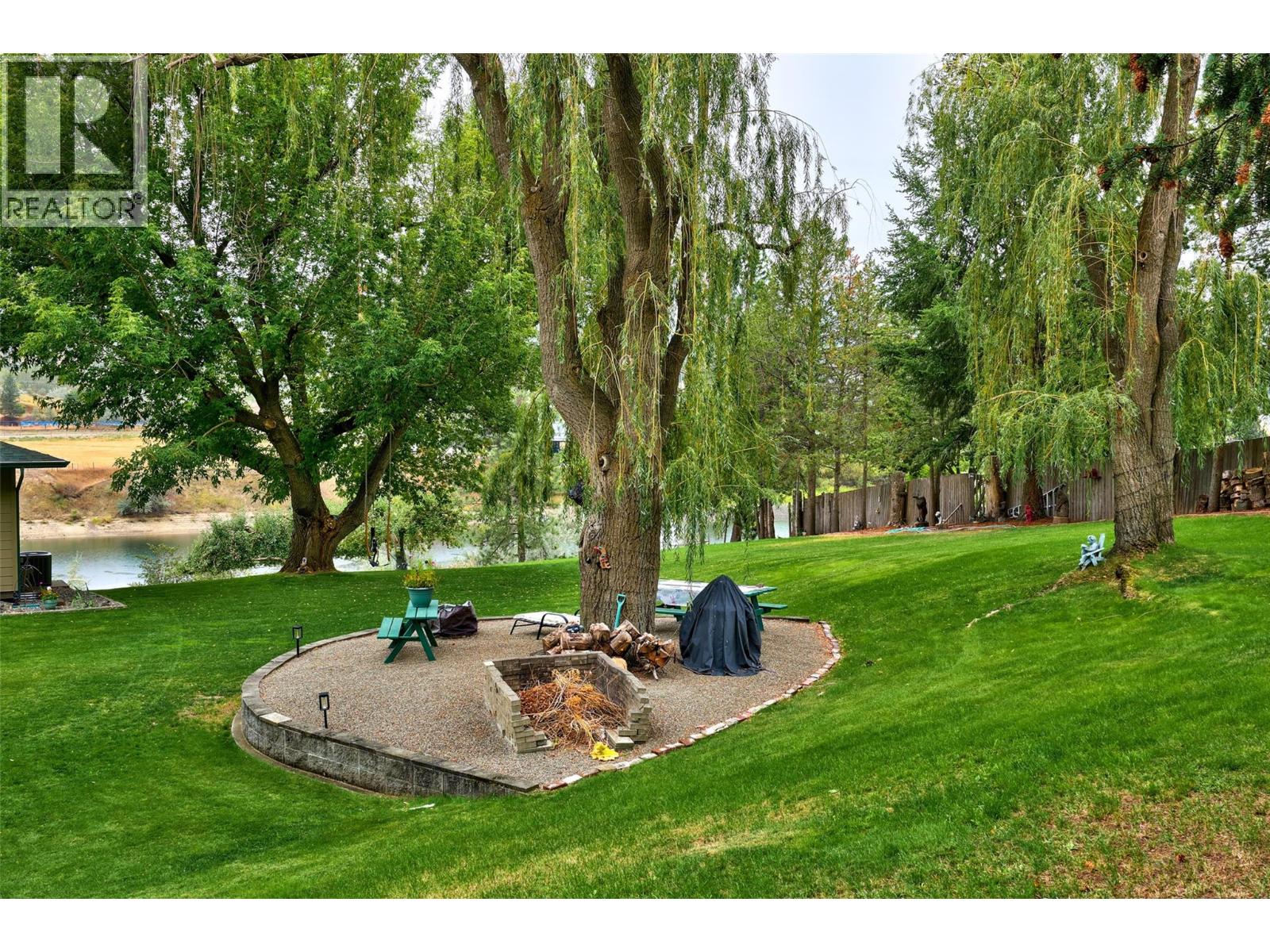 3892 Shuswap Road E - Image 77