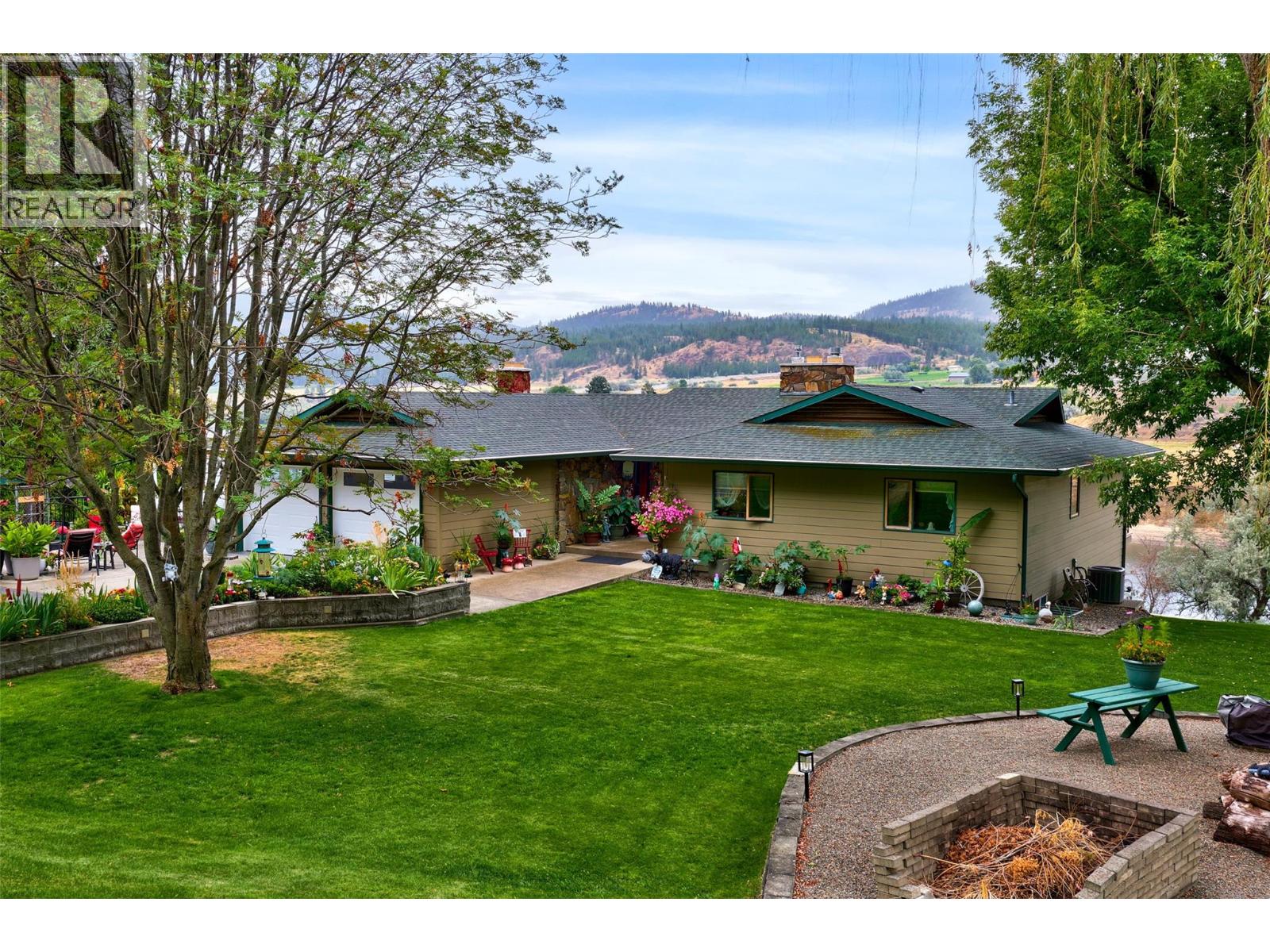 3892 Shuswap Road E - 79