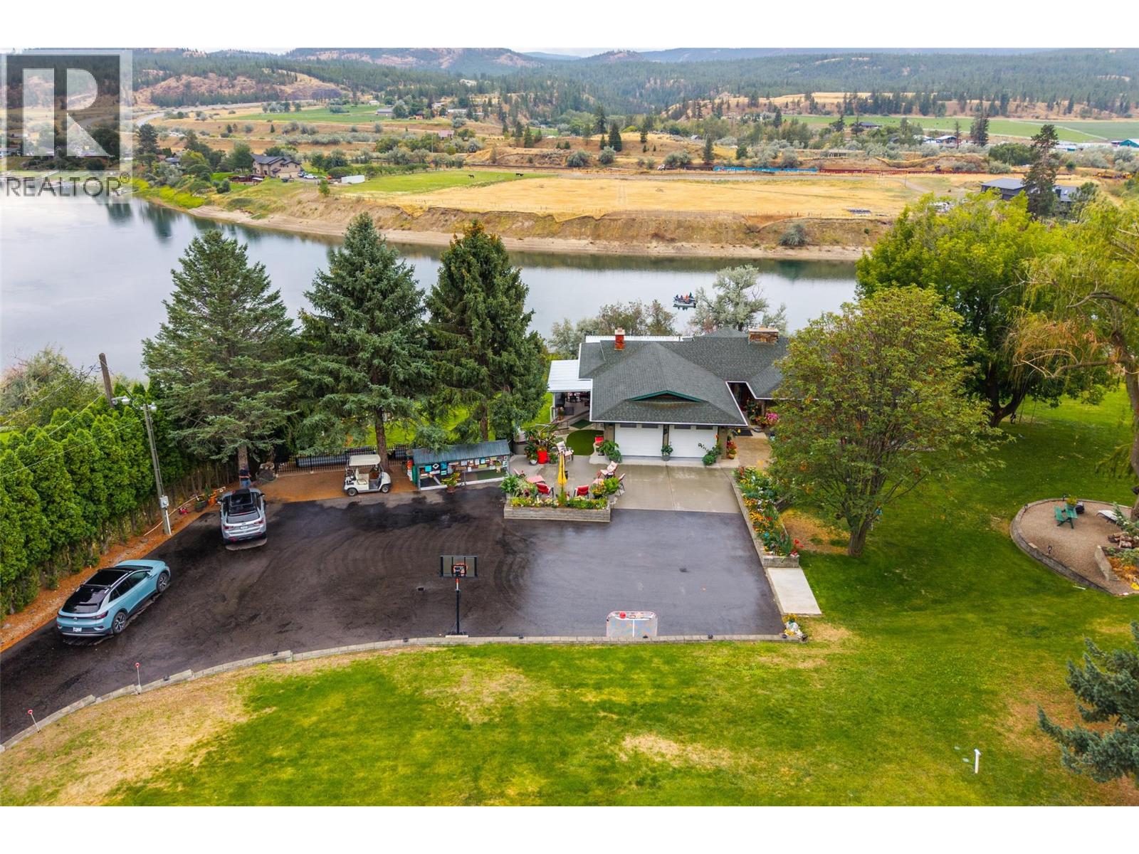 3892 Shuswap Road E - 89