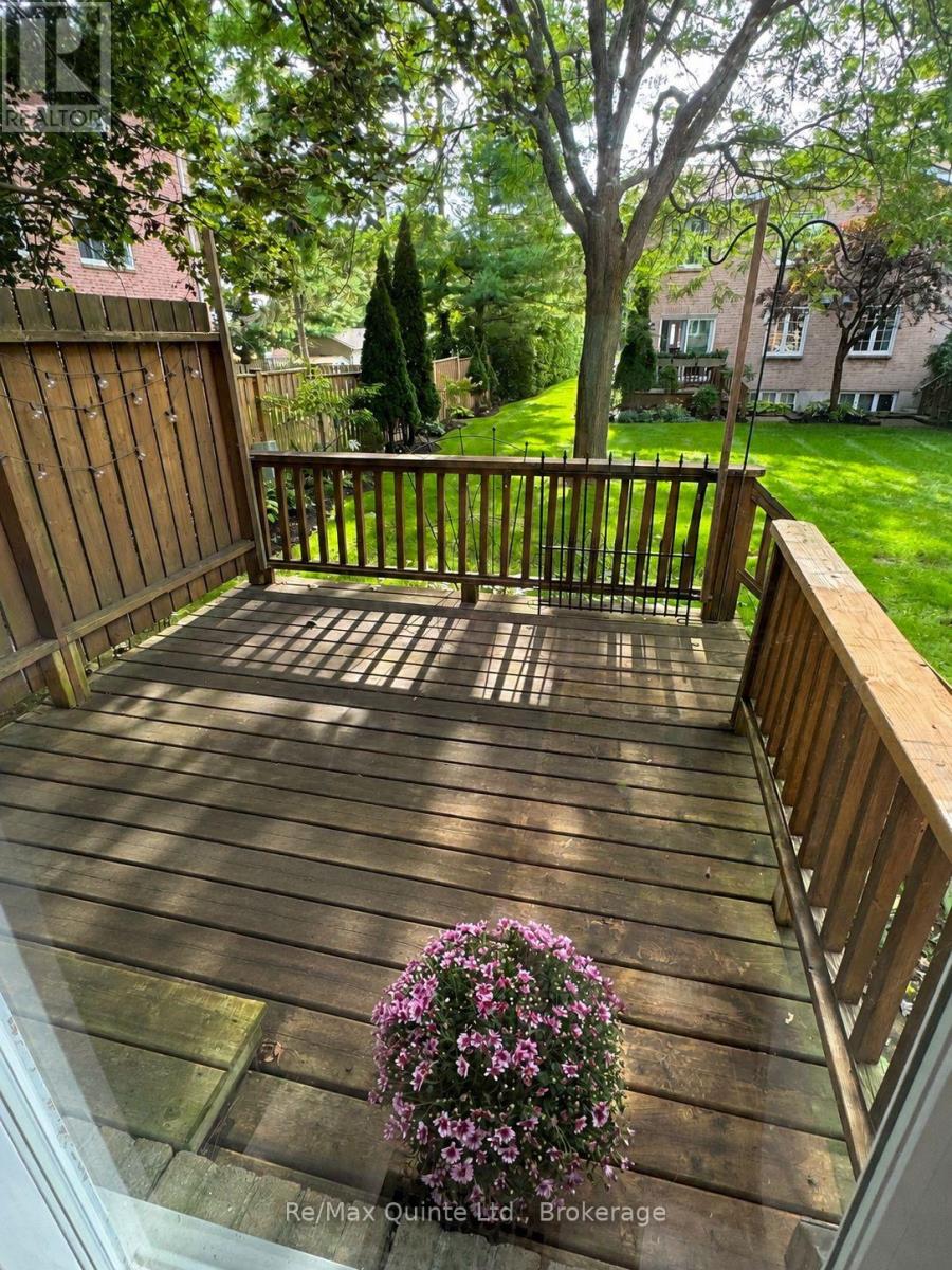 8 - 11 JANLYN CRESCENT, Belleville (Belleville Ward) — photo 3