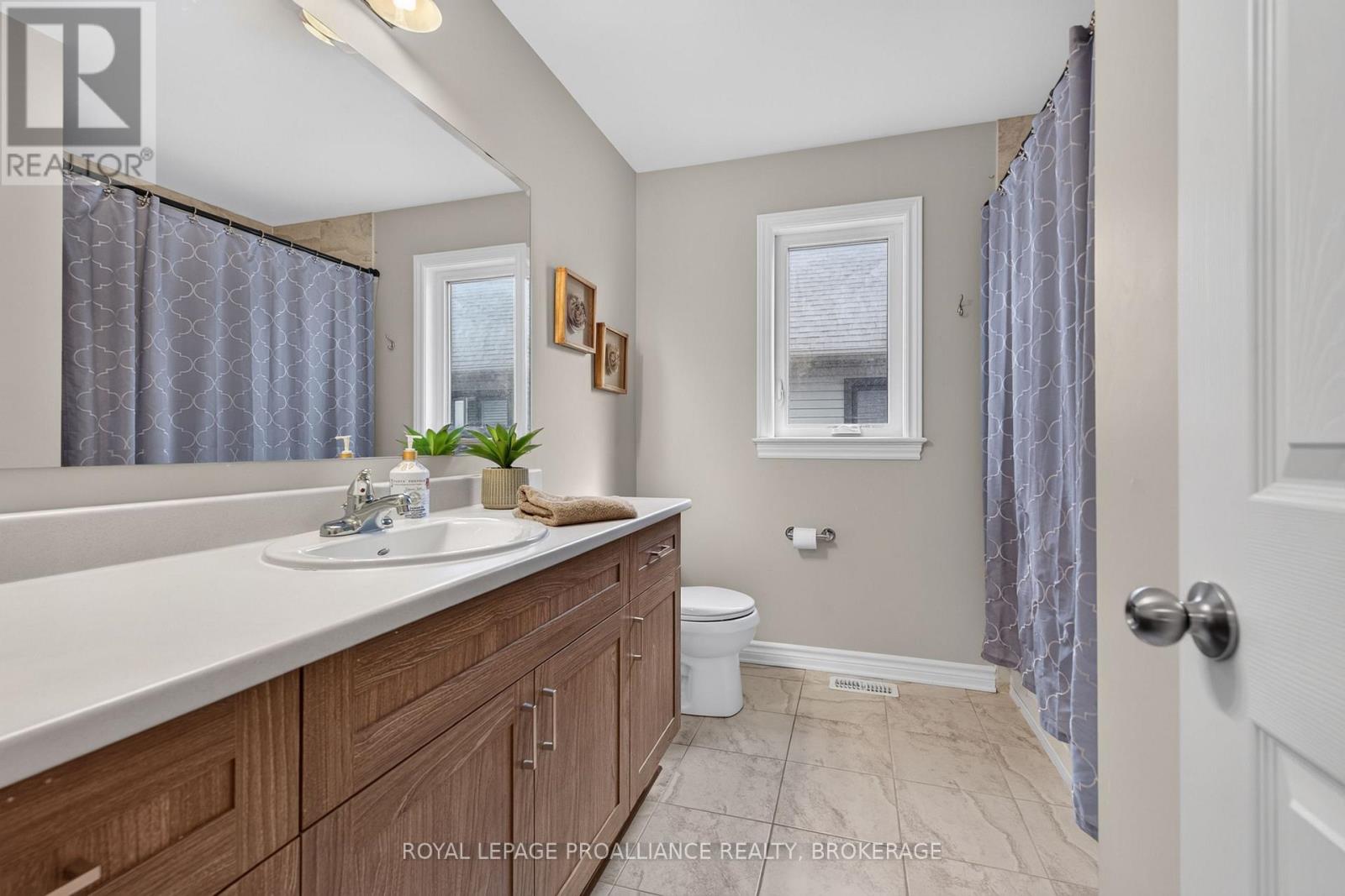 1118 ESCALA CRESCENT - 32