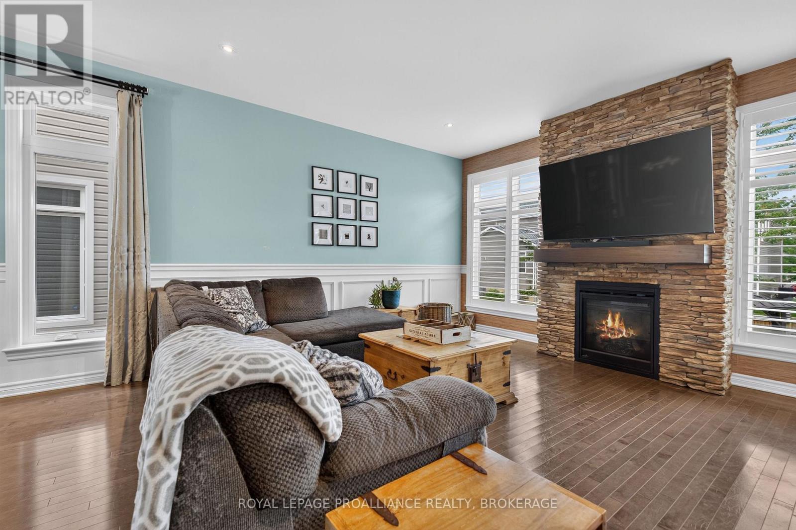 1118 ESCALA CRESCENT - 9
