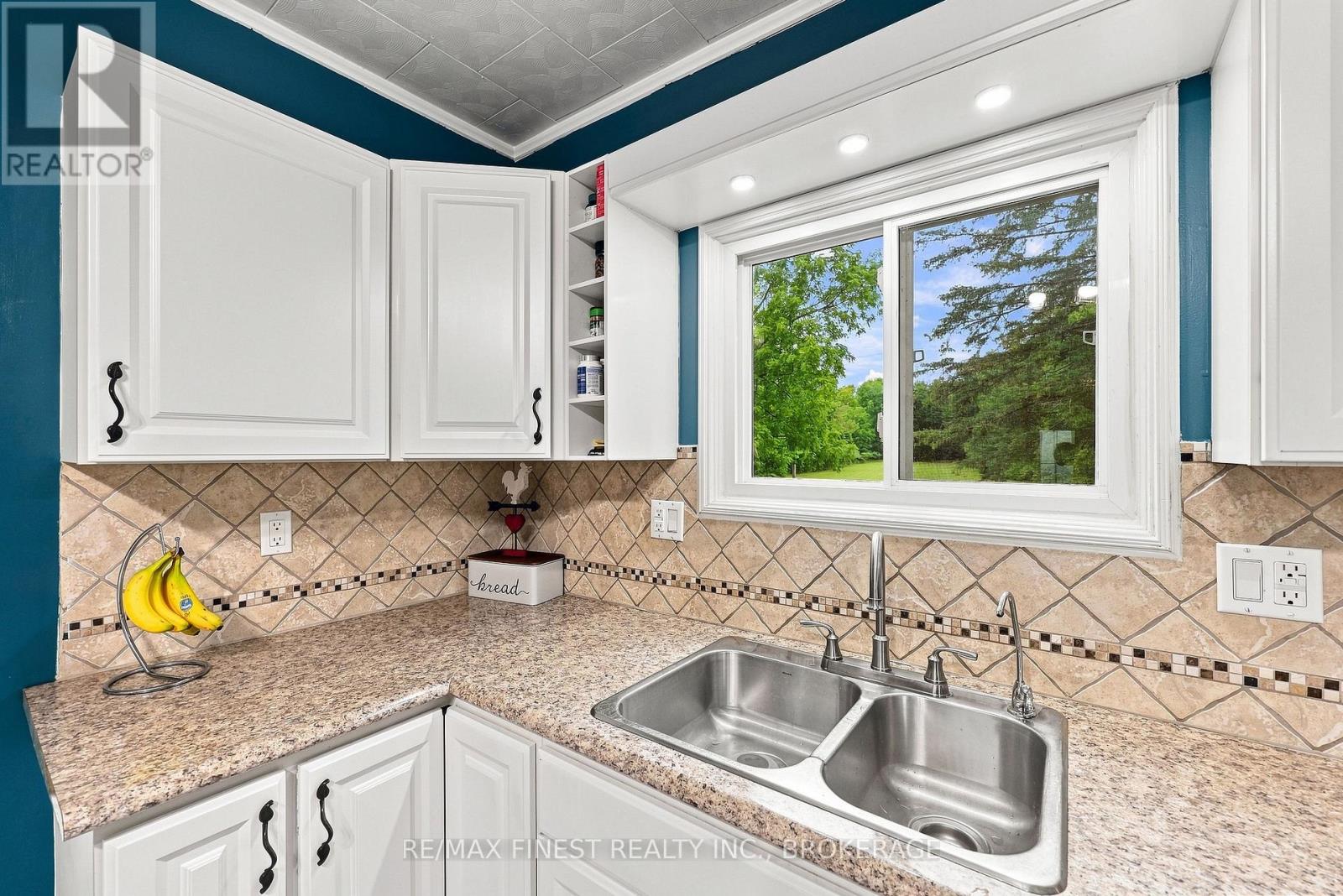 6074 BANK STREET - Image 17