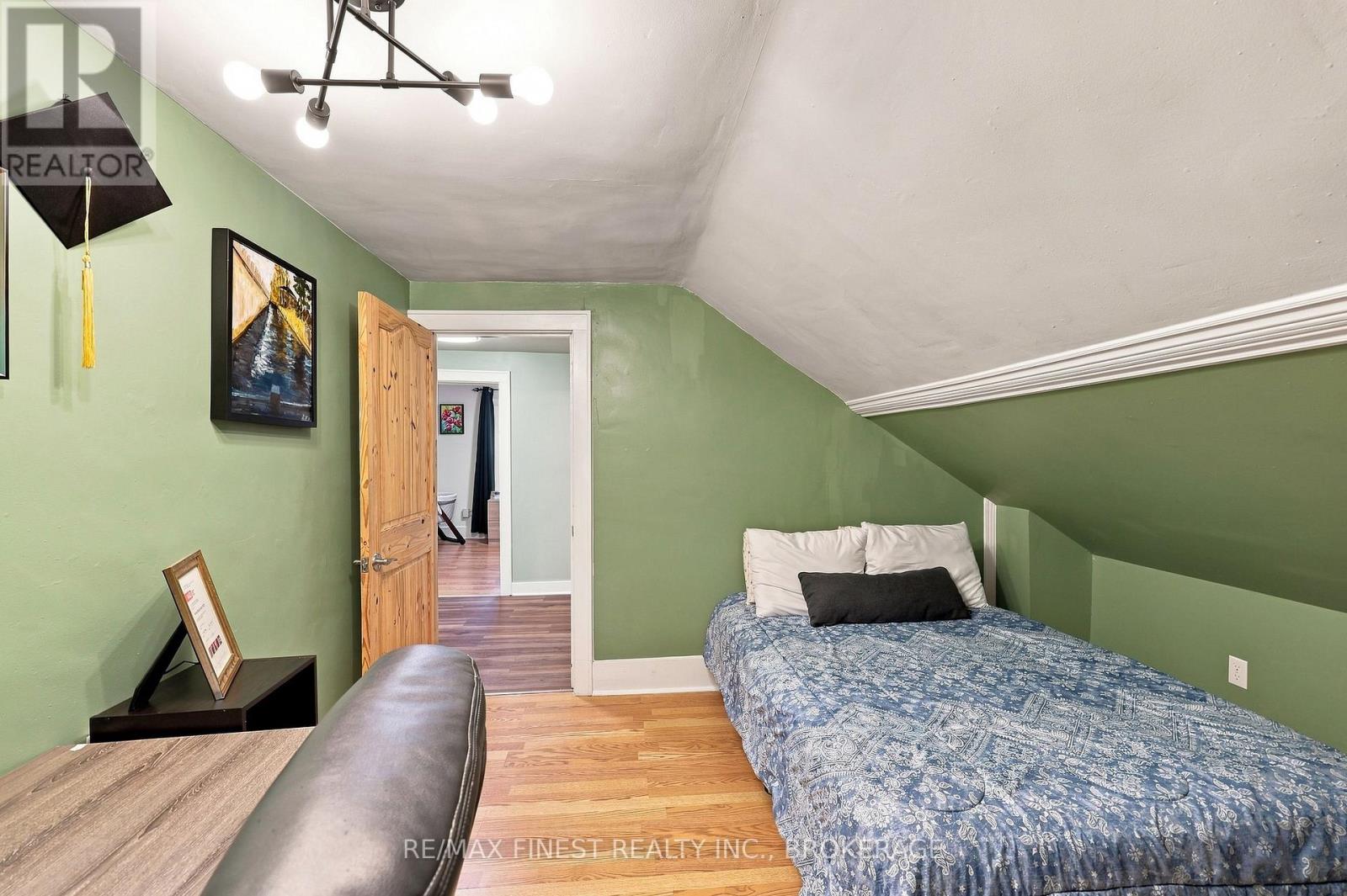 6074 BANK STREET - Image 29