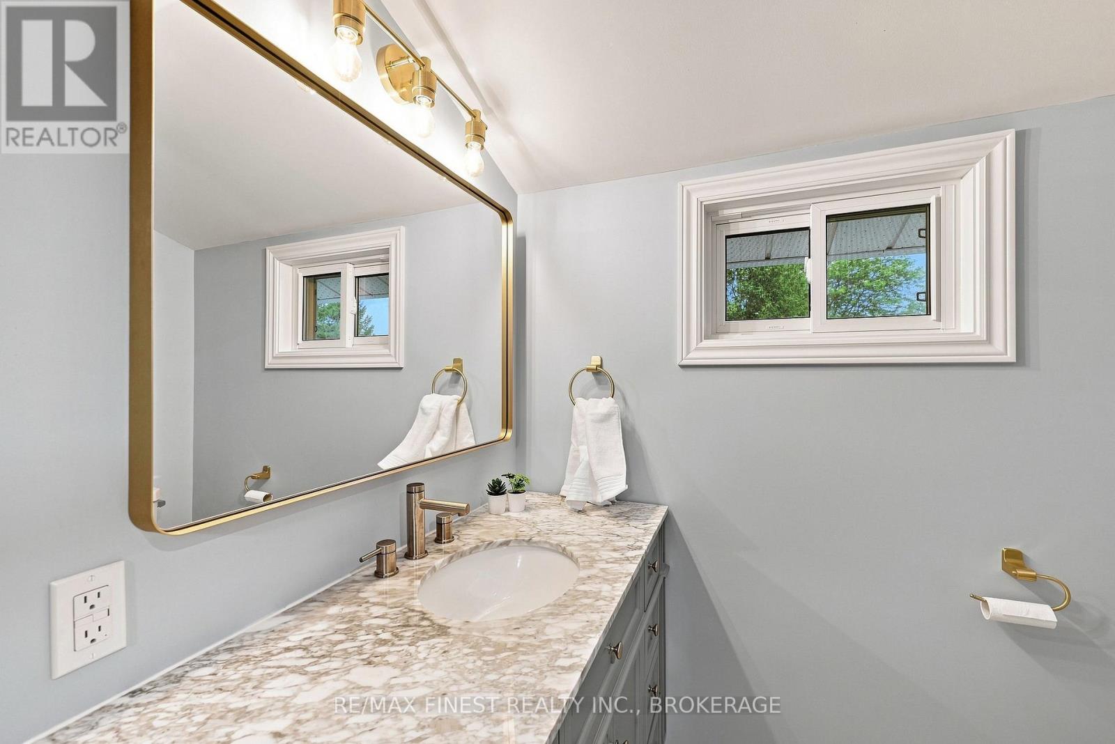 6074 BANK STREET - Image 31
