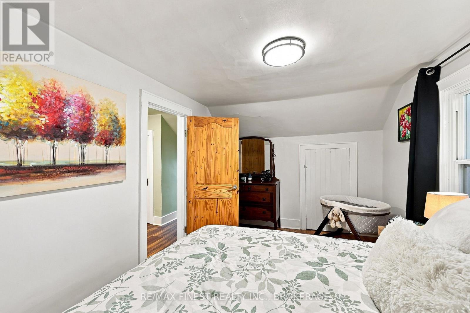 6074 BANK STREET - Image 34