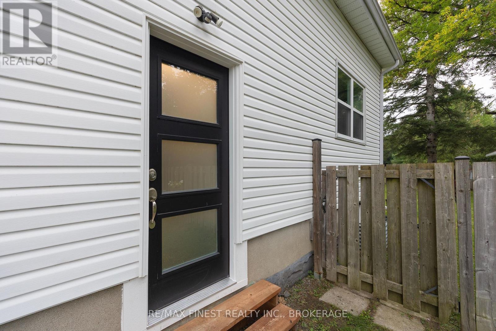 6074 BANK STREET - Image 37
