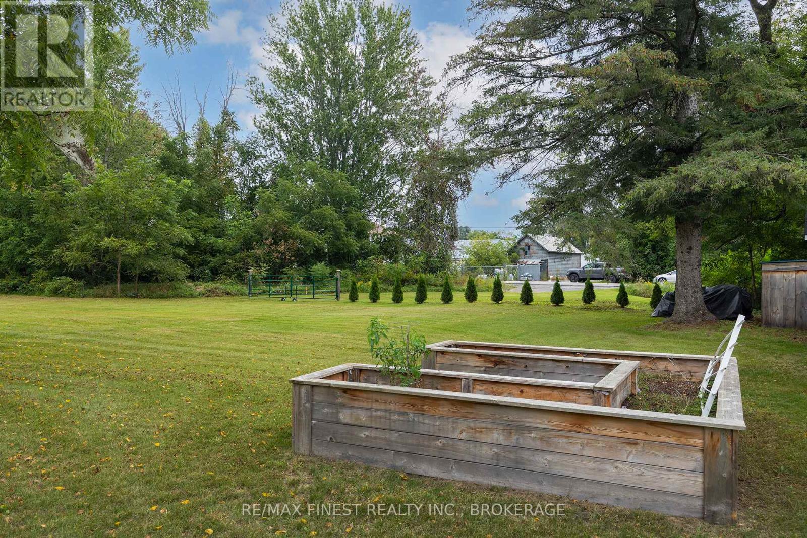 6074 BANK STREET - Image 43