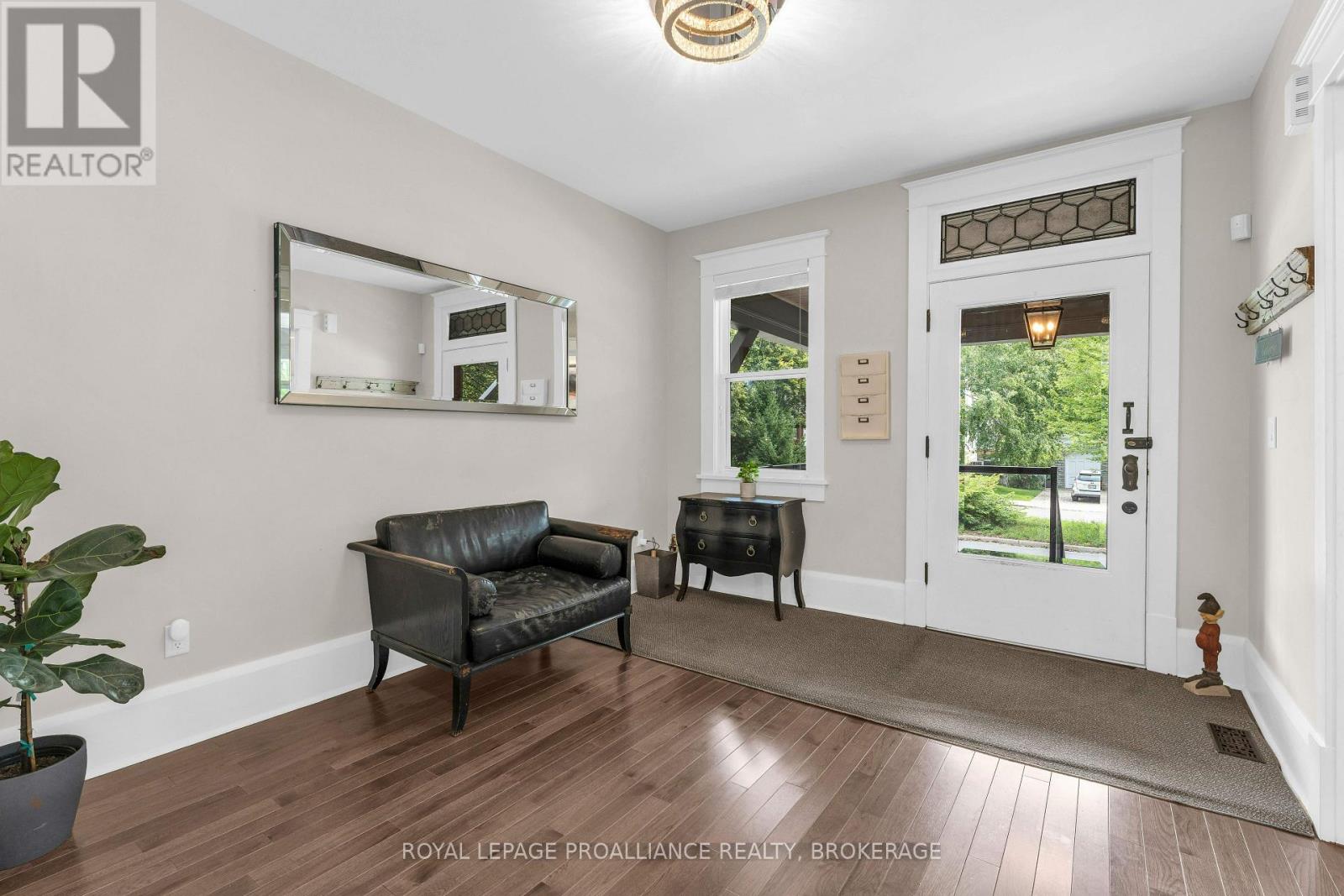 32 KENSINGTON AVENUE, Kingston (Central City East) — photo 8