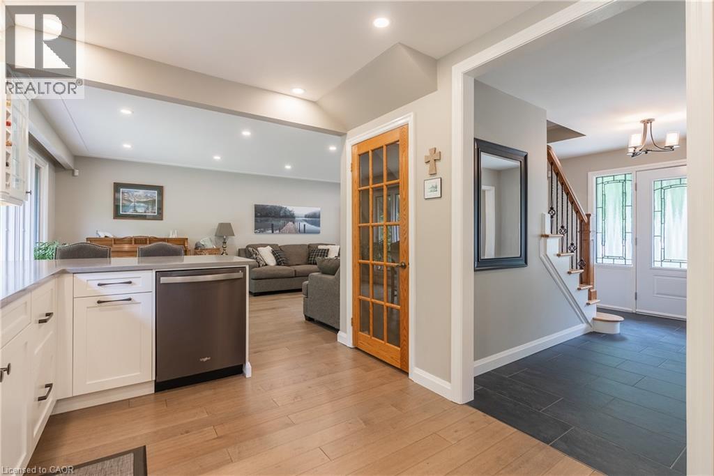 3 MAPLE Drive, Stoney Creek — photo 9