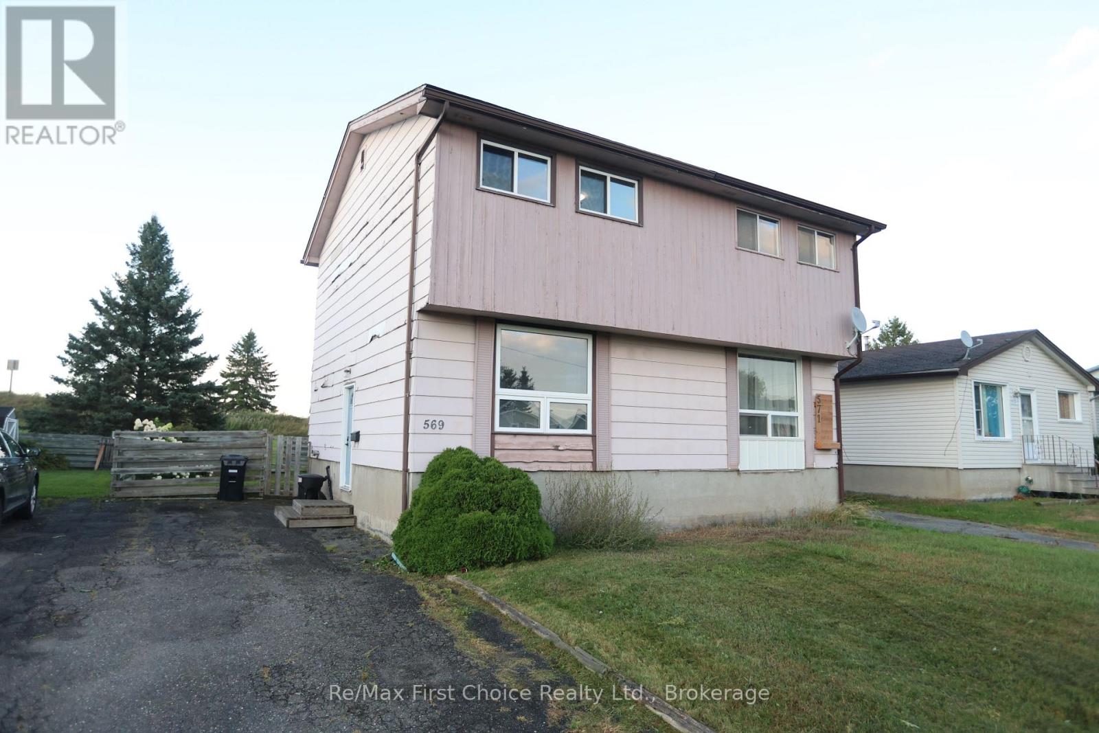 569 MCGILL CRESCENT - 1