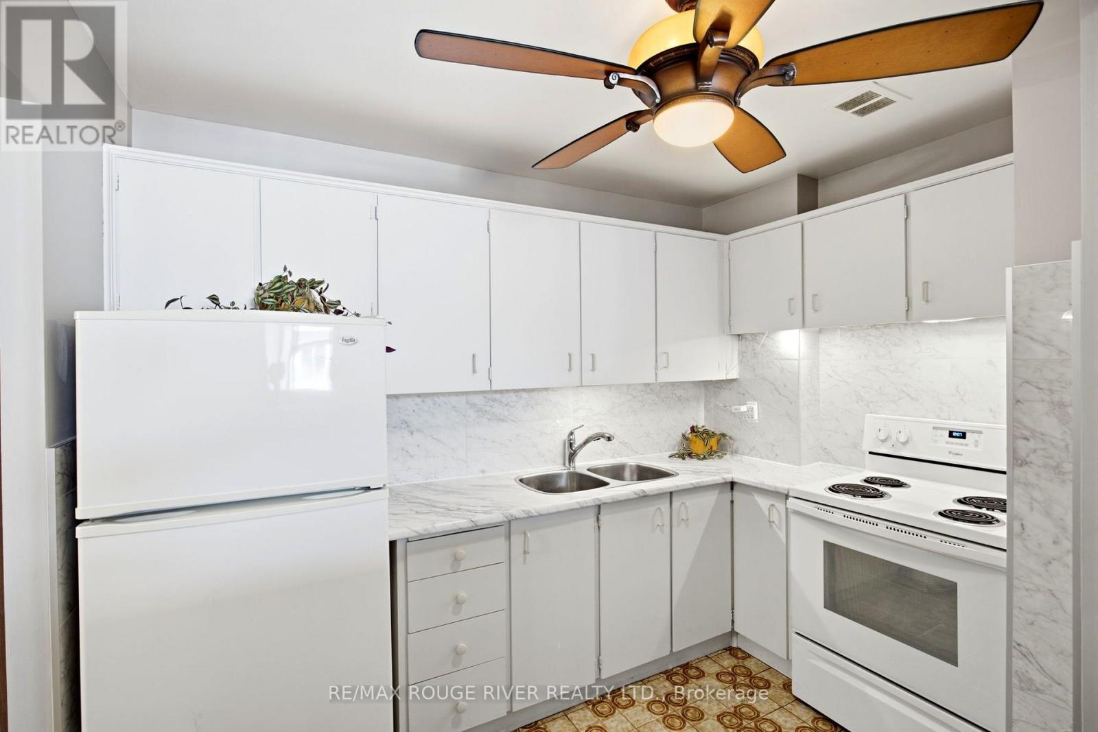 #406 895 KENNEDY ROAD - 14